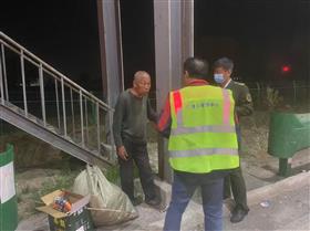 高阳西站助迷路老人回家