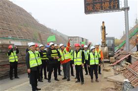 标题:公司赴太行山高速邢邯段风险点治理工程现场督导慰问<br/>说明:<br/>日期:2026/4/13 14:59:10