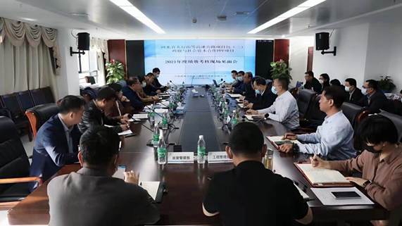 会议室里的人们

描述已自动生成