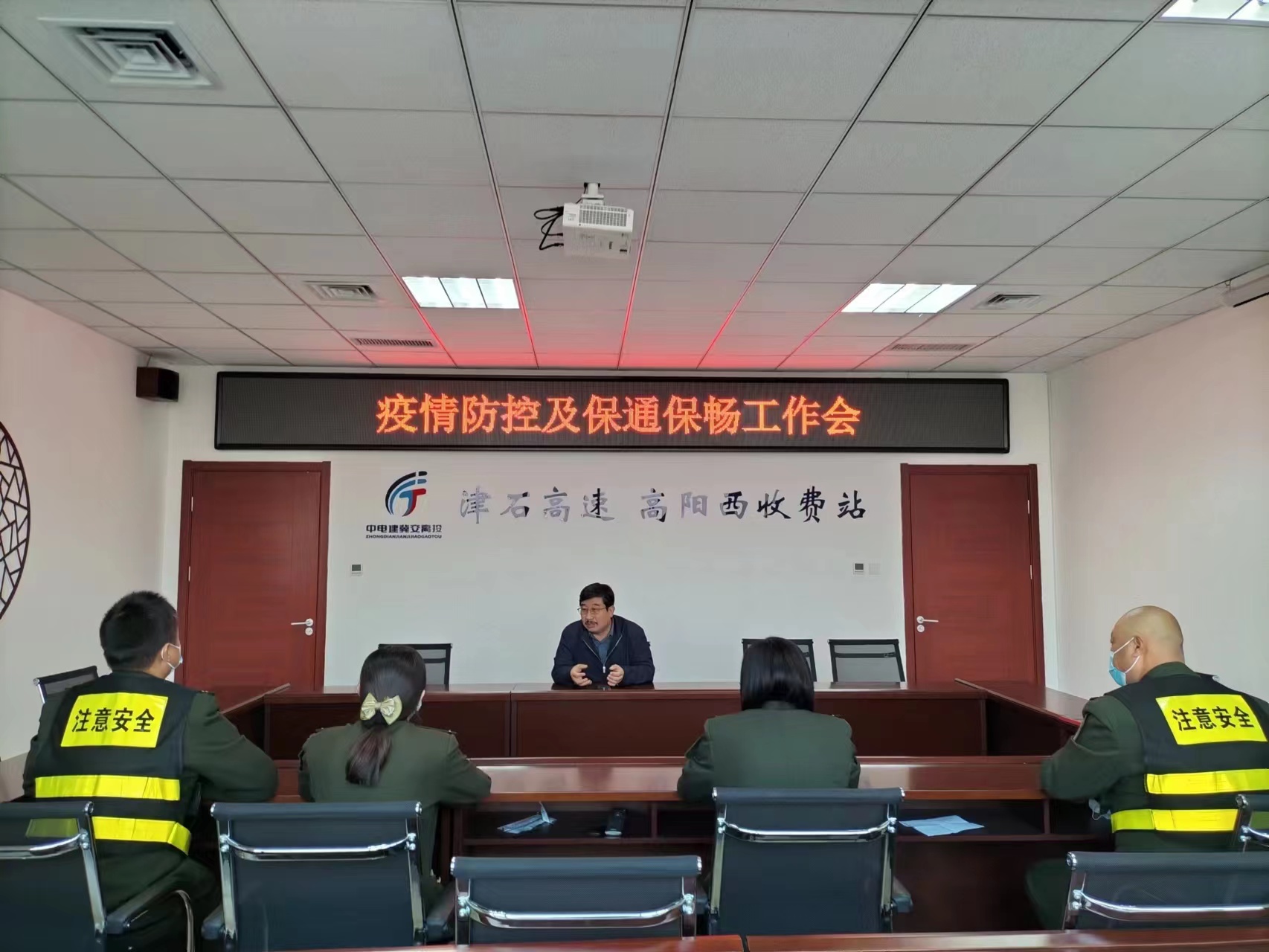 52c4f96203e4b67cbd5b31dbbaf3927.jpg