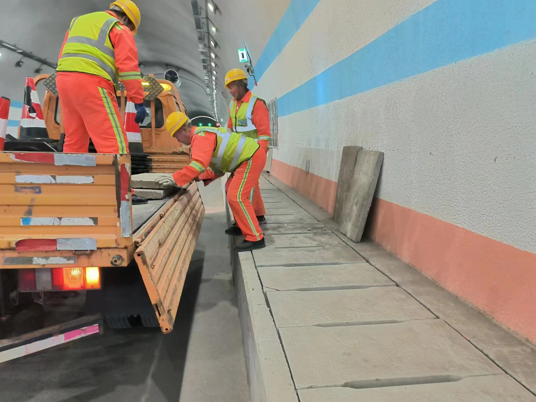 C:\Users\Administrator\Desktop\781f072e2018b7c954ff5b235af95f3.jpg C:\Users\Administrator\Desktop\781f072e2018b7c954ff5b235af95f3.jpg