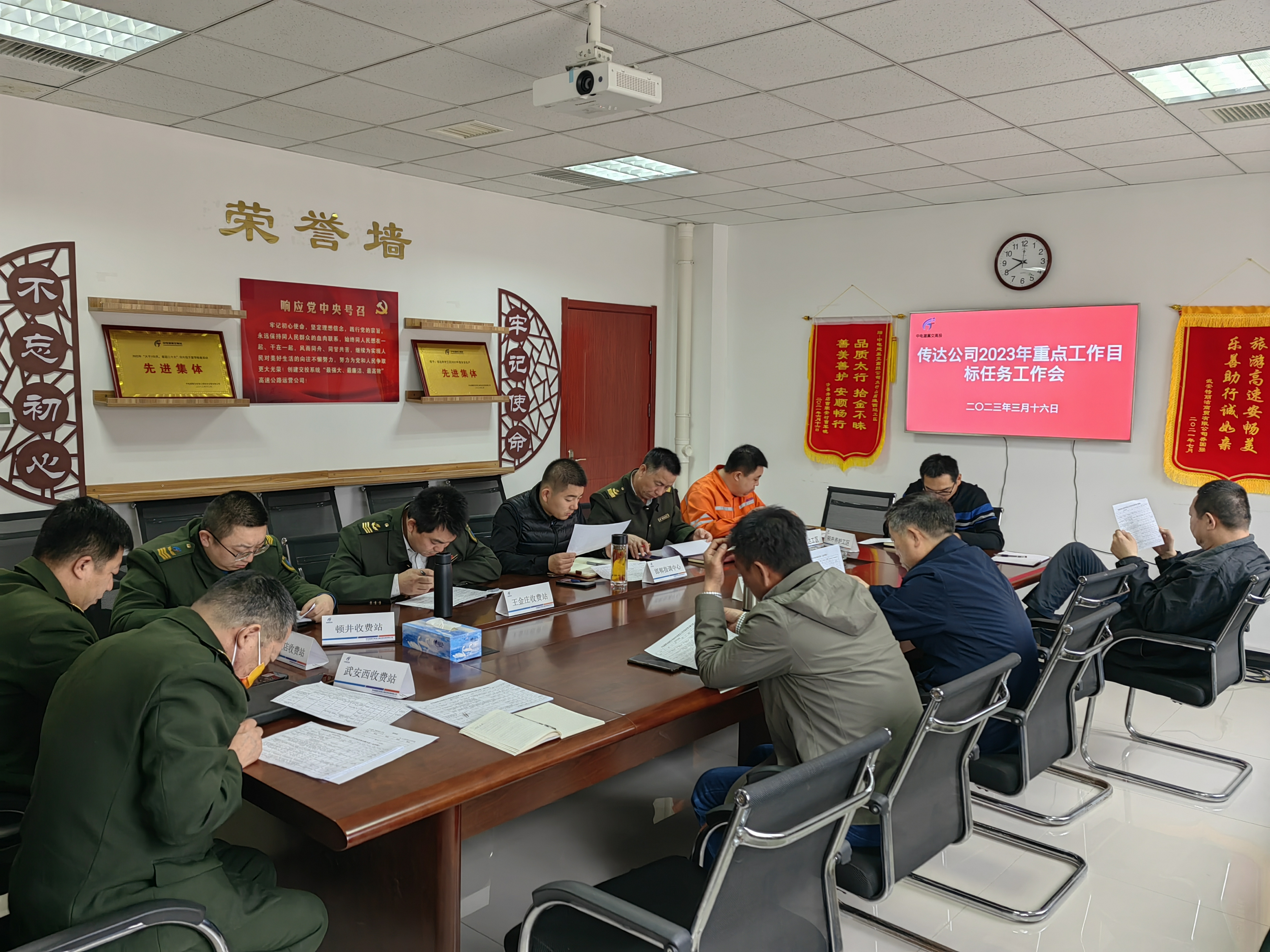 b0e768bc6b084ca2f9d880beefa5cfe.jpg b0e768bc6b084ca2f9d880beefa5cfe.jpg