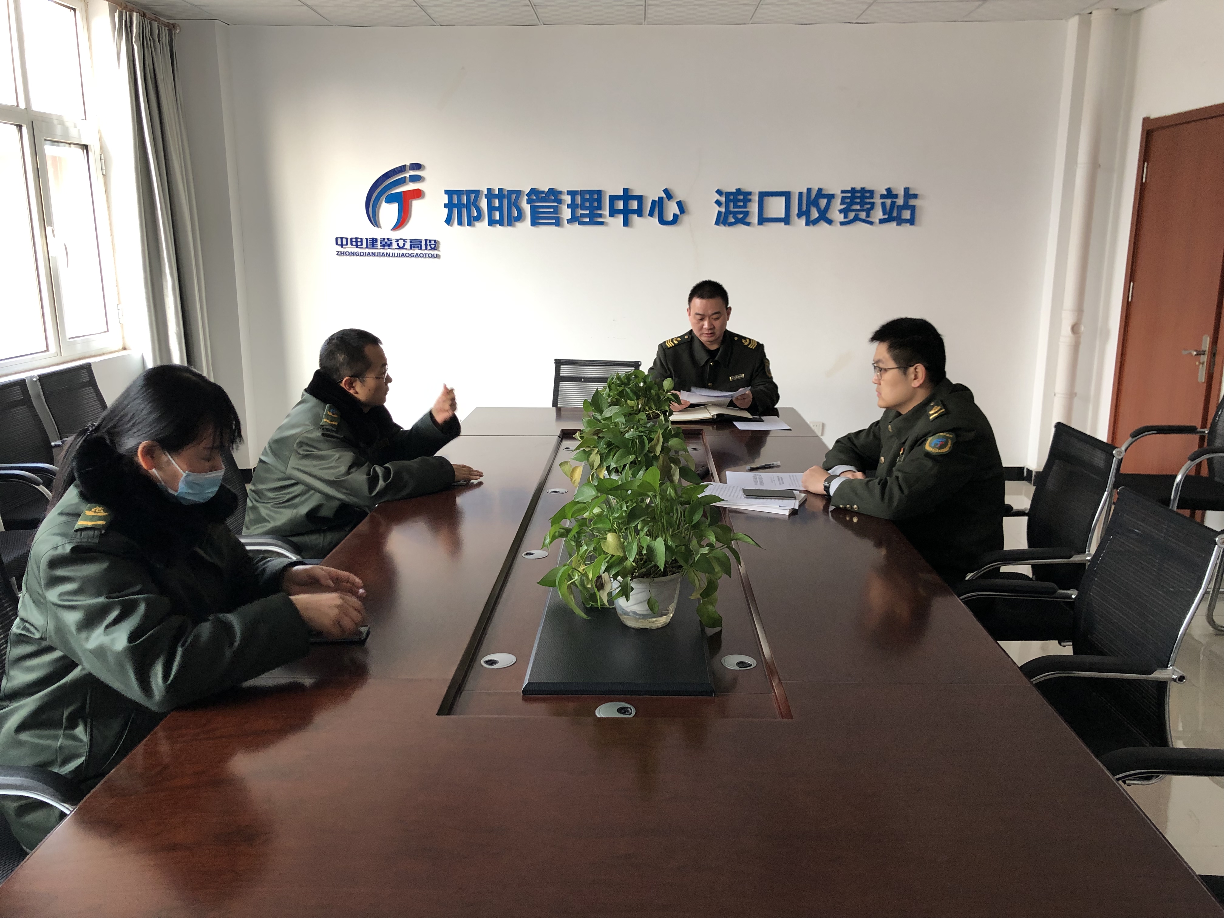 开会现场照片.jpg 开会现场照片.jpg