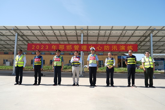 铲车.jpg 铲车.jpg