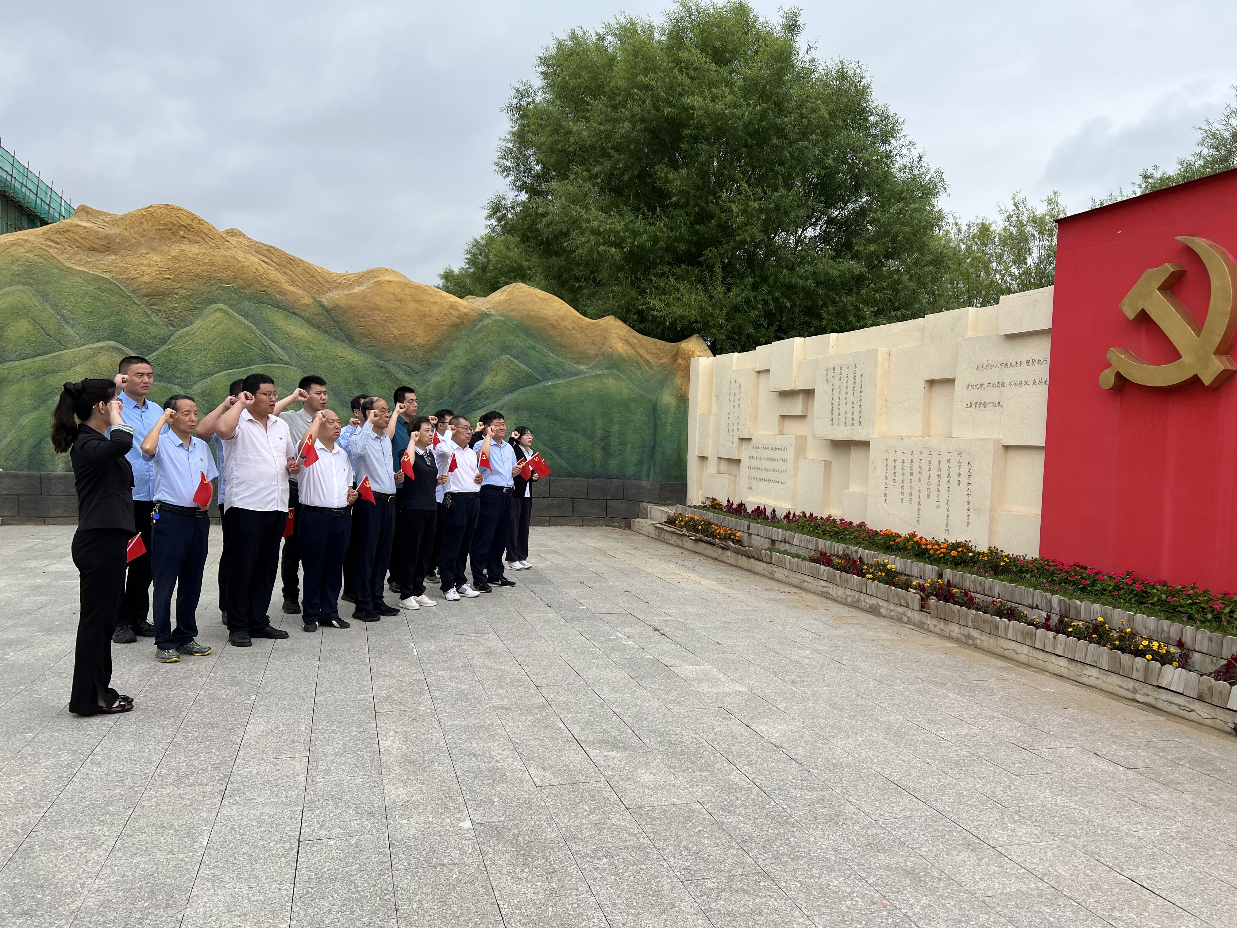 C:\Users\Administrator\Desktop\2.jpg C:\Users\Administrator\Desktop\2.jpg