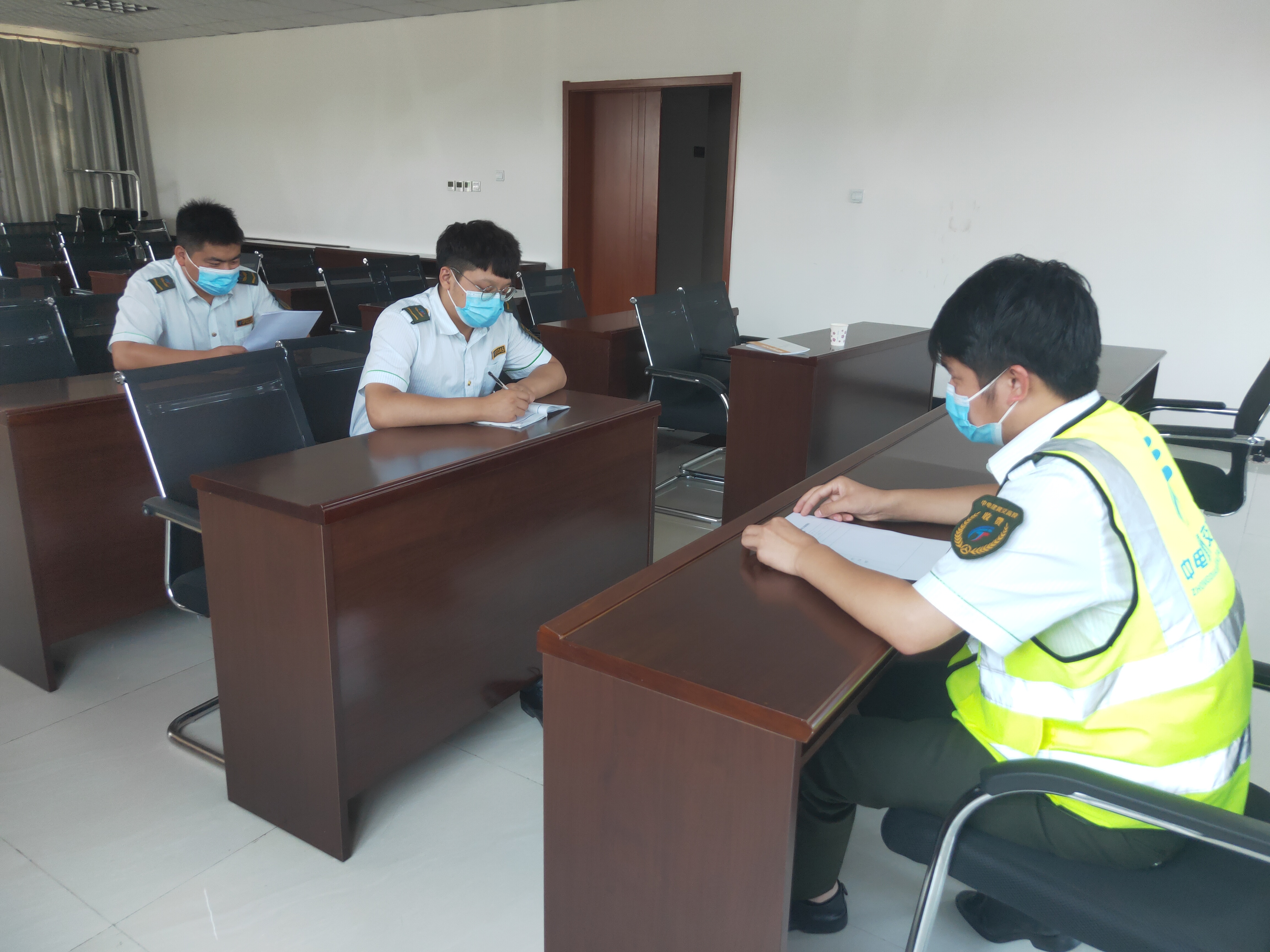 C:\Users\联想\Desktop\文明服务上台阶 (2).jpg C:\Users\联想\Desktop\文明服务上台阶 (2).jpg