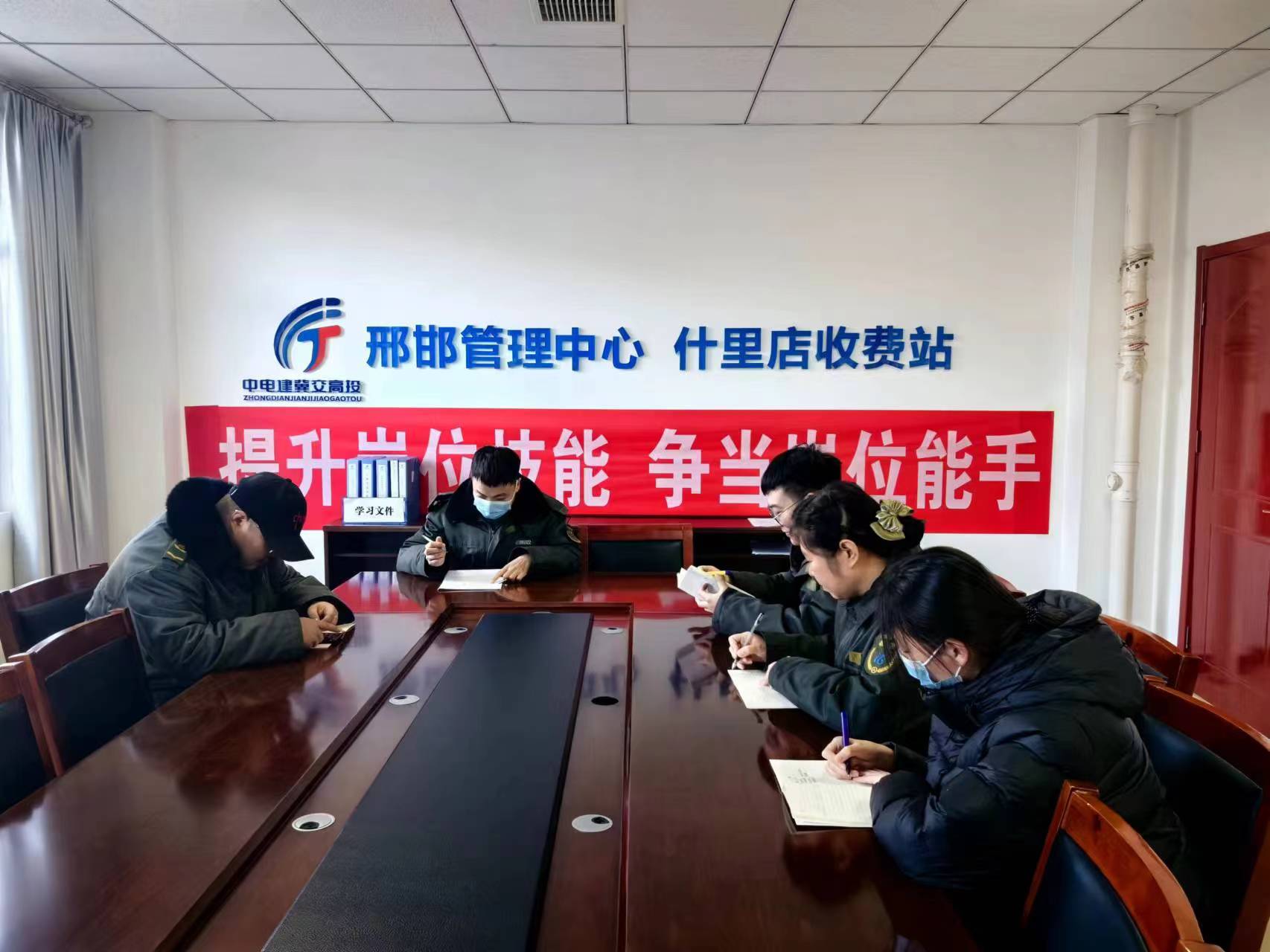 C:\Users\联想\Desktop\908186e20419457f81586bbdc4720c4.jpg