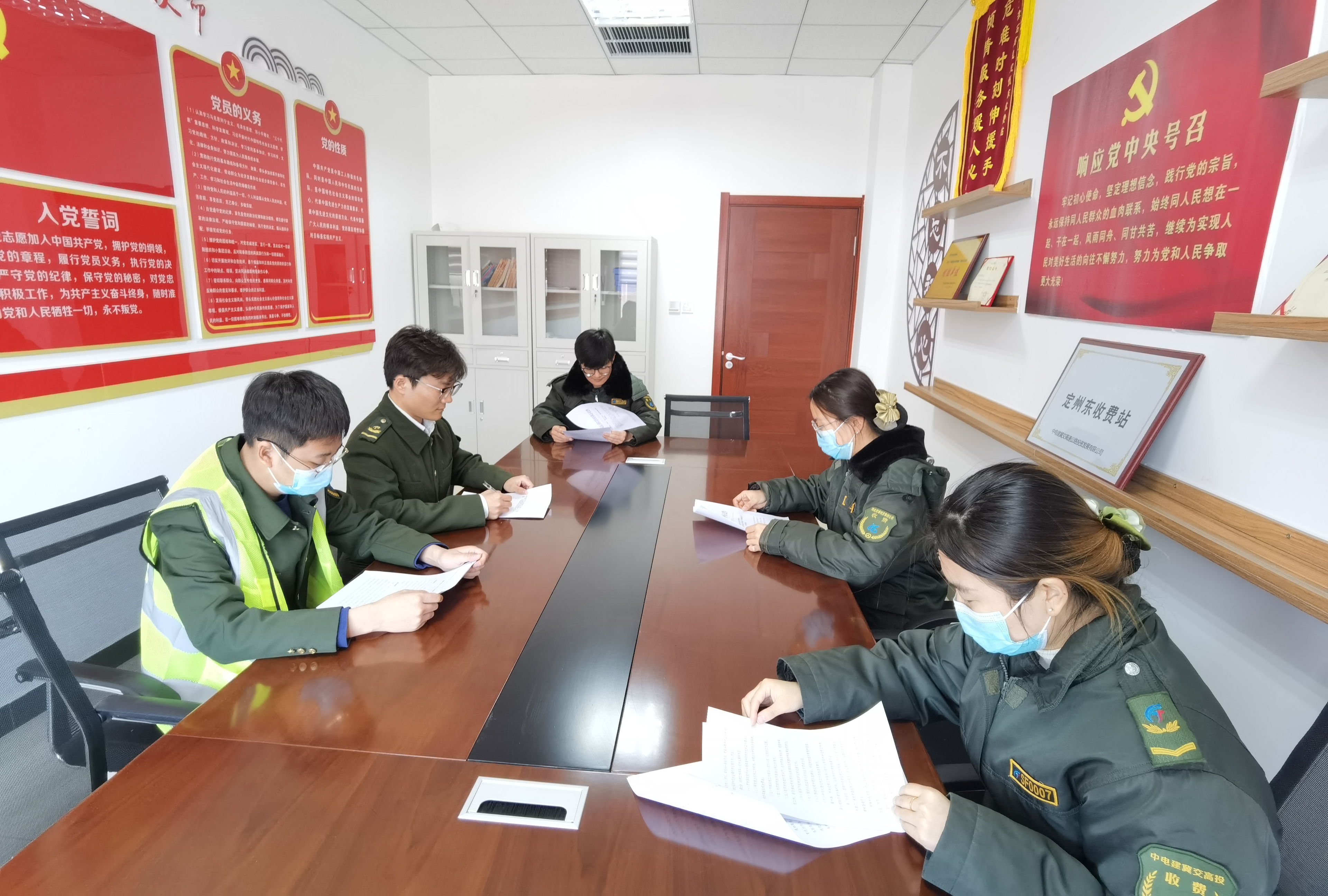 C:\Users\Administrator\Desktop\9c265a99a583fc097a95f596f35943f.jpg C:\Users\Administrator\Desktop\9c265a99a583fc097a95f596f35943f.jpg