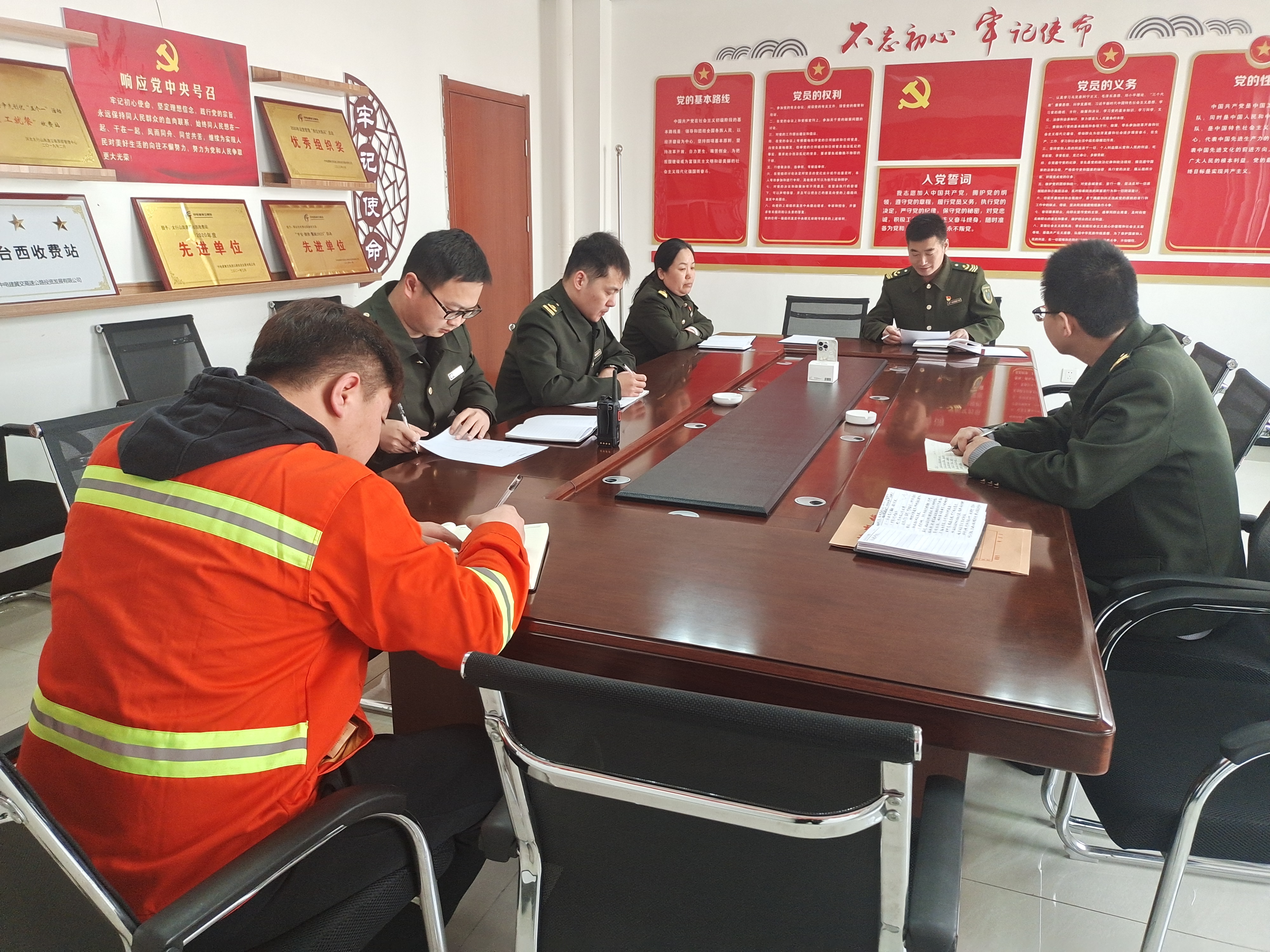 C:\Users\Administrator\Desktop\1.jpg C:\Users\Administrator\Desktop\1.jpg