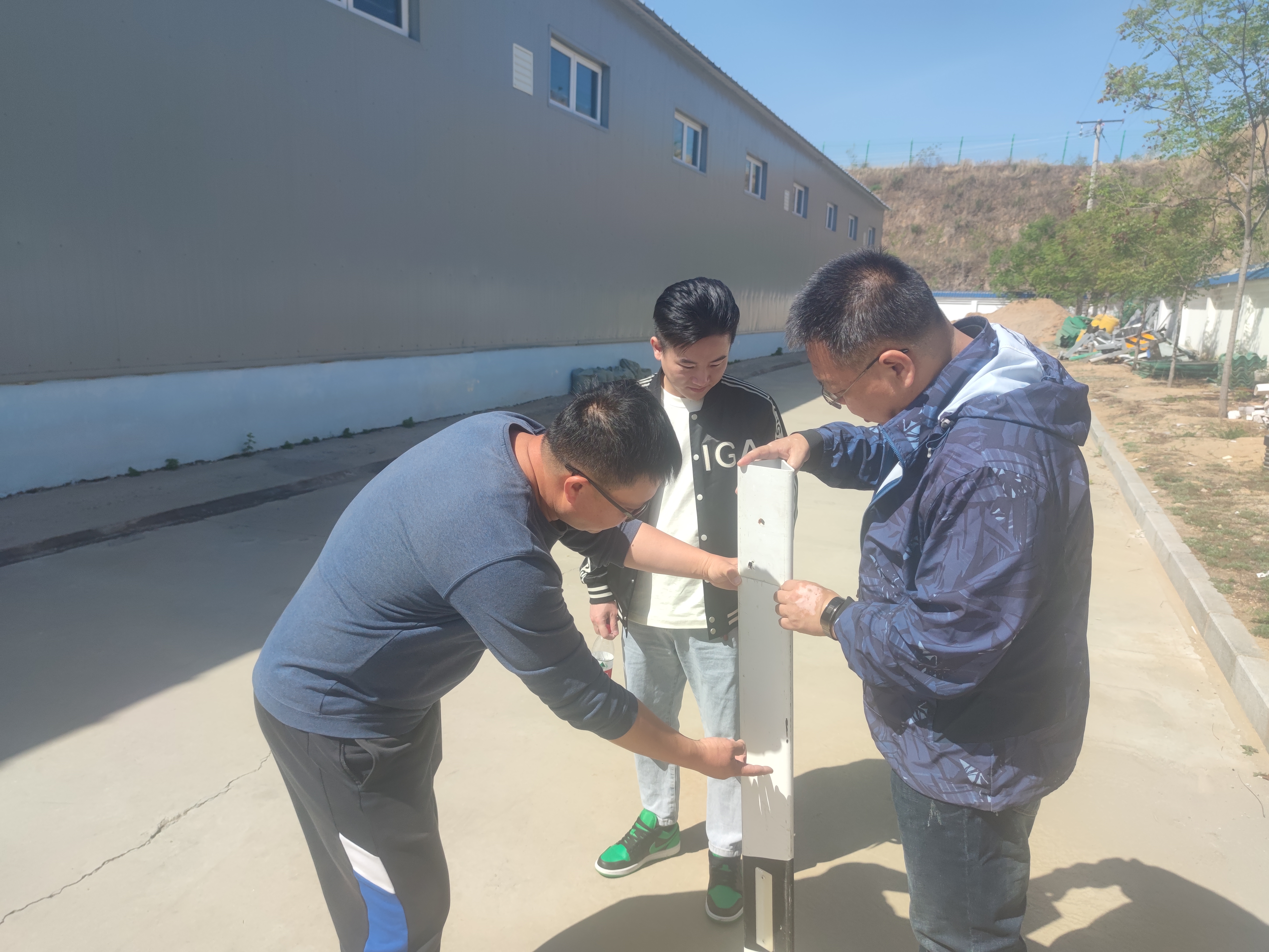 C:\Users\Administrator\Desktop\e3737f19b49dafbf8b7d016b294183a.jpg C:\Users\Administrator\Desktop\e3737f19b49dafbf8b7d016b294183a.jpg