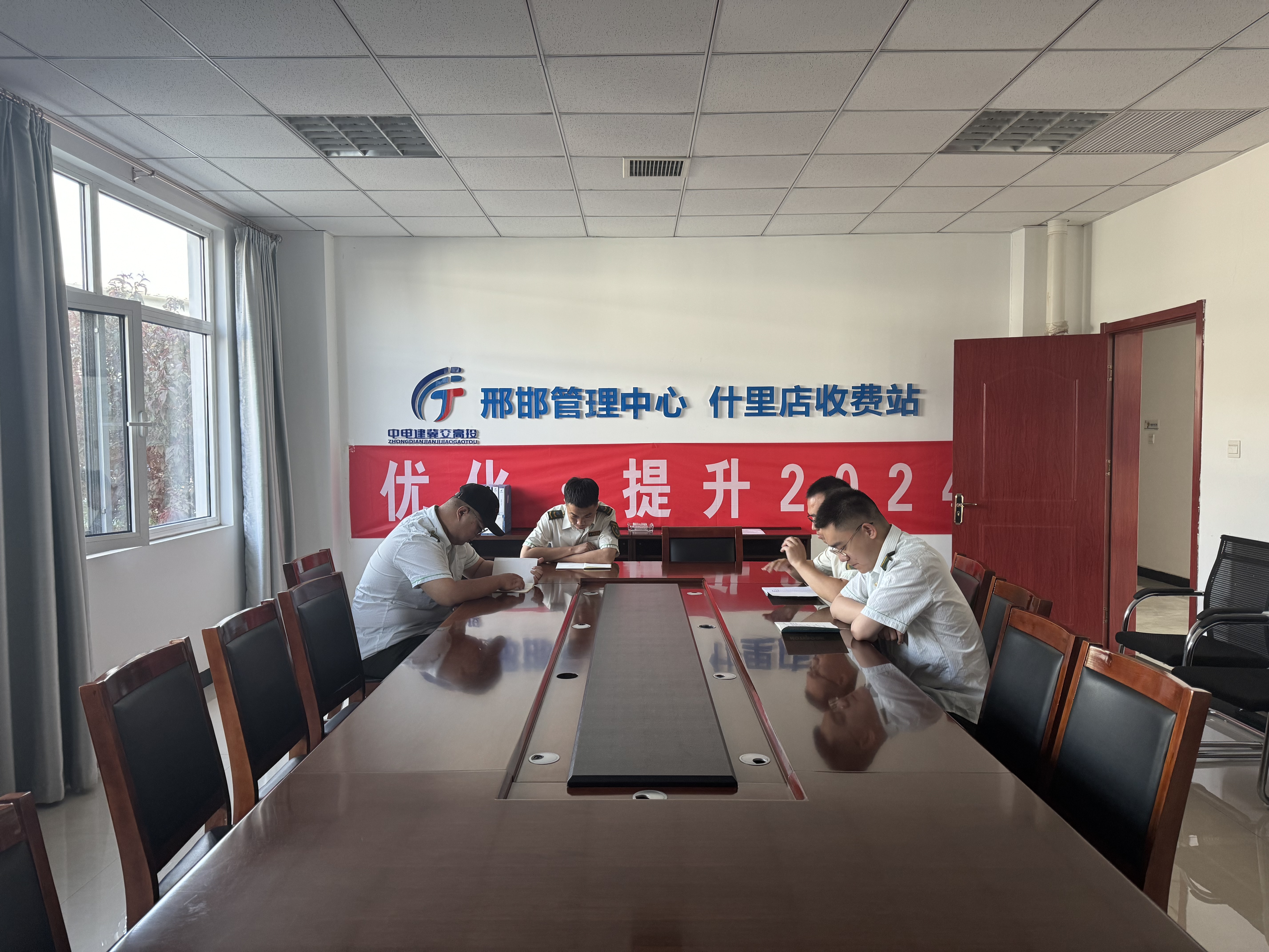 冯慧.jpg 冯慧.jpg