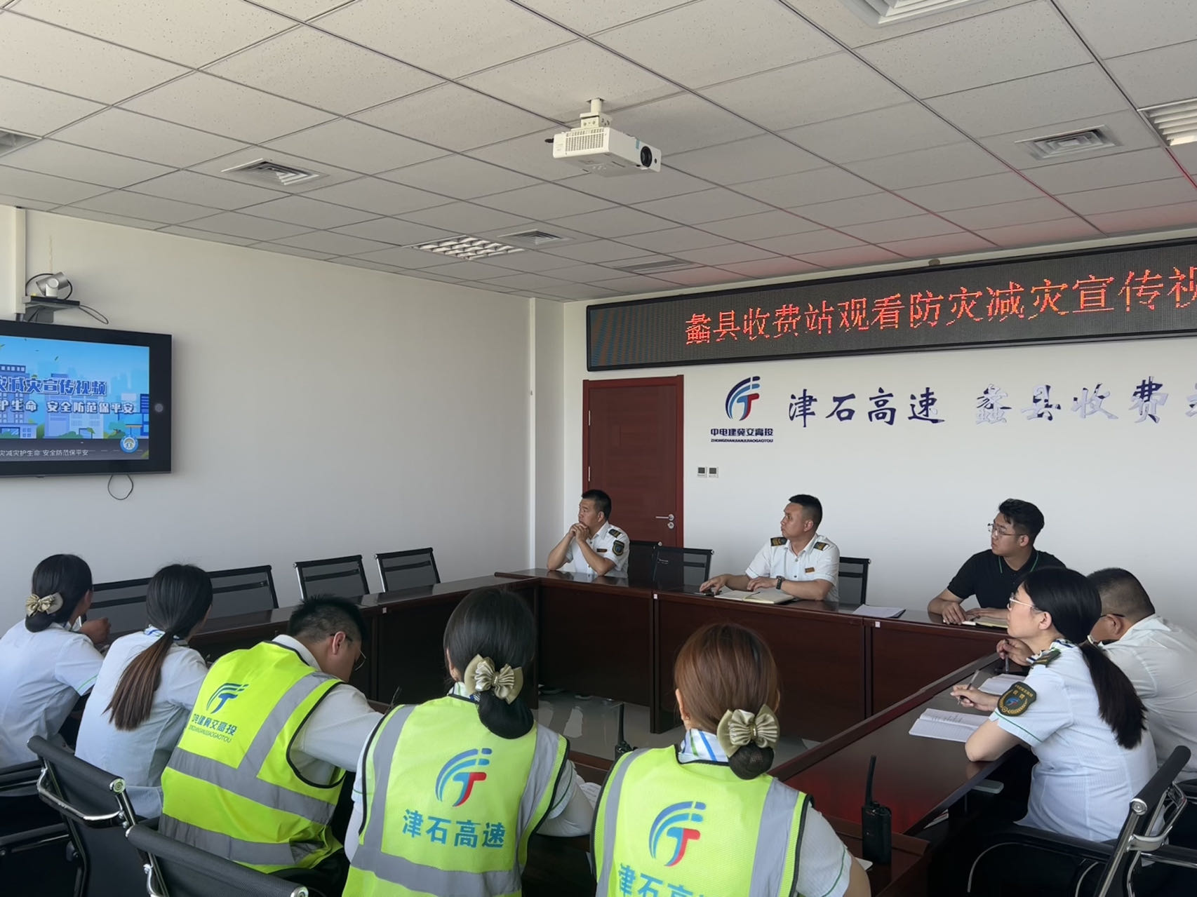 94d9635fed48f1d9f8e44c2b26487a9.jpg 94d9635fed48f1d9f8e44c2b26487a9.jpg