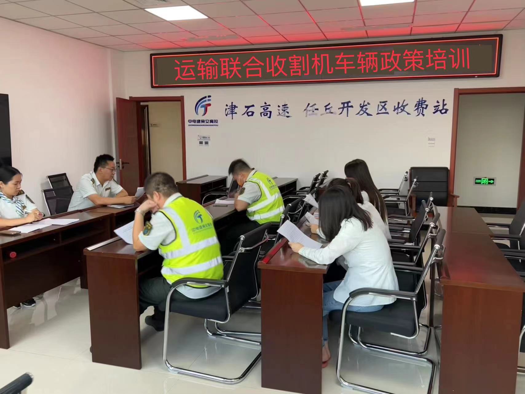 联合收割机.jpg
