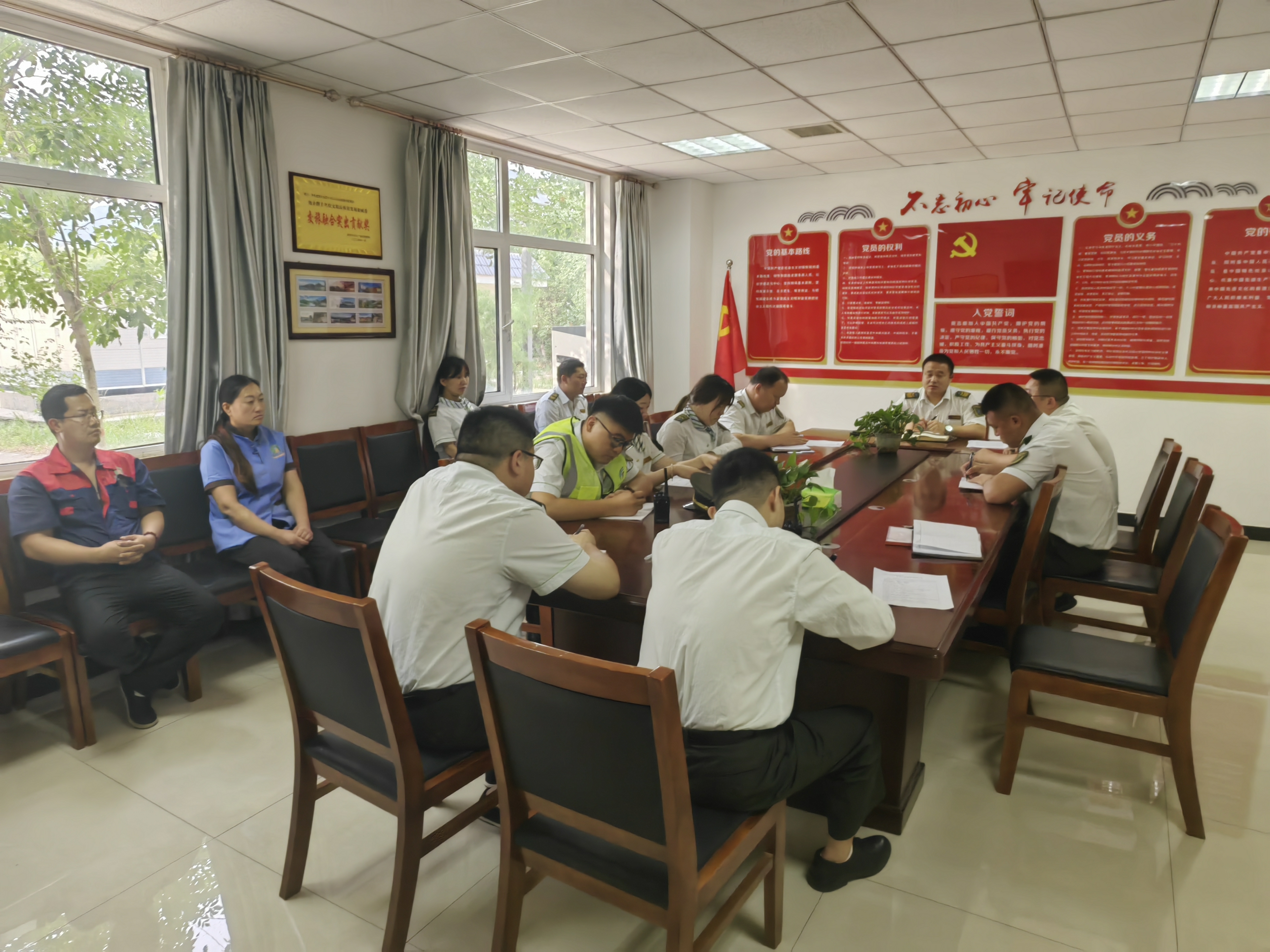 6.18安全例会照片.jpg 6.18安全例会照片.jpg