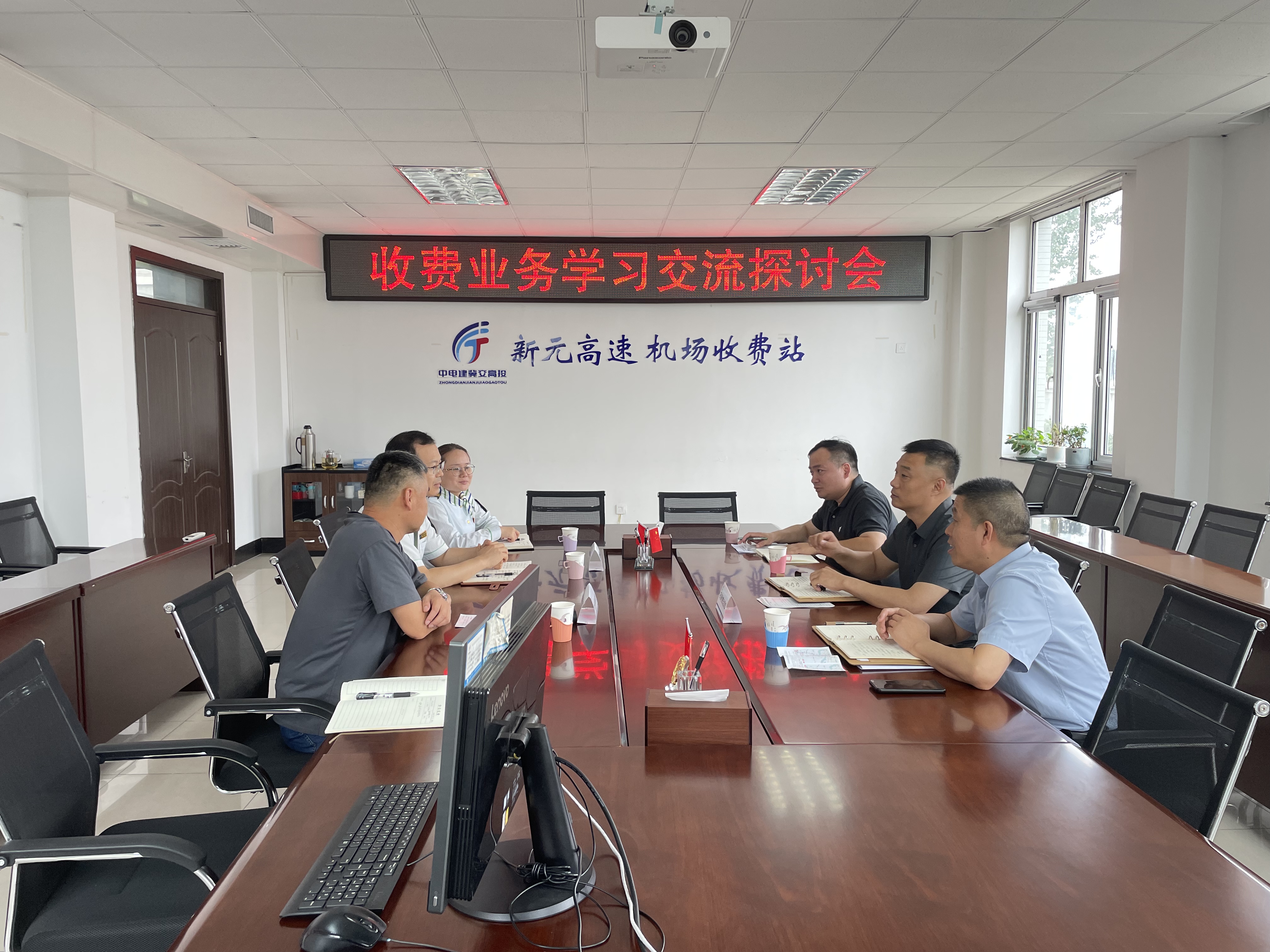 ceb21b5ef166bfef7d25ebcaba3cad8.jpg