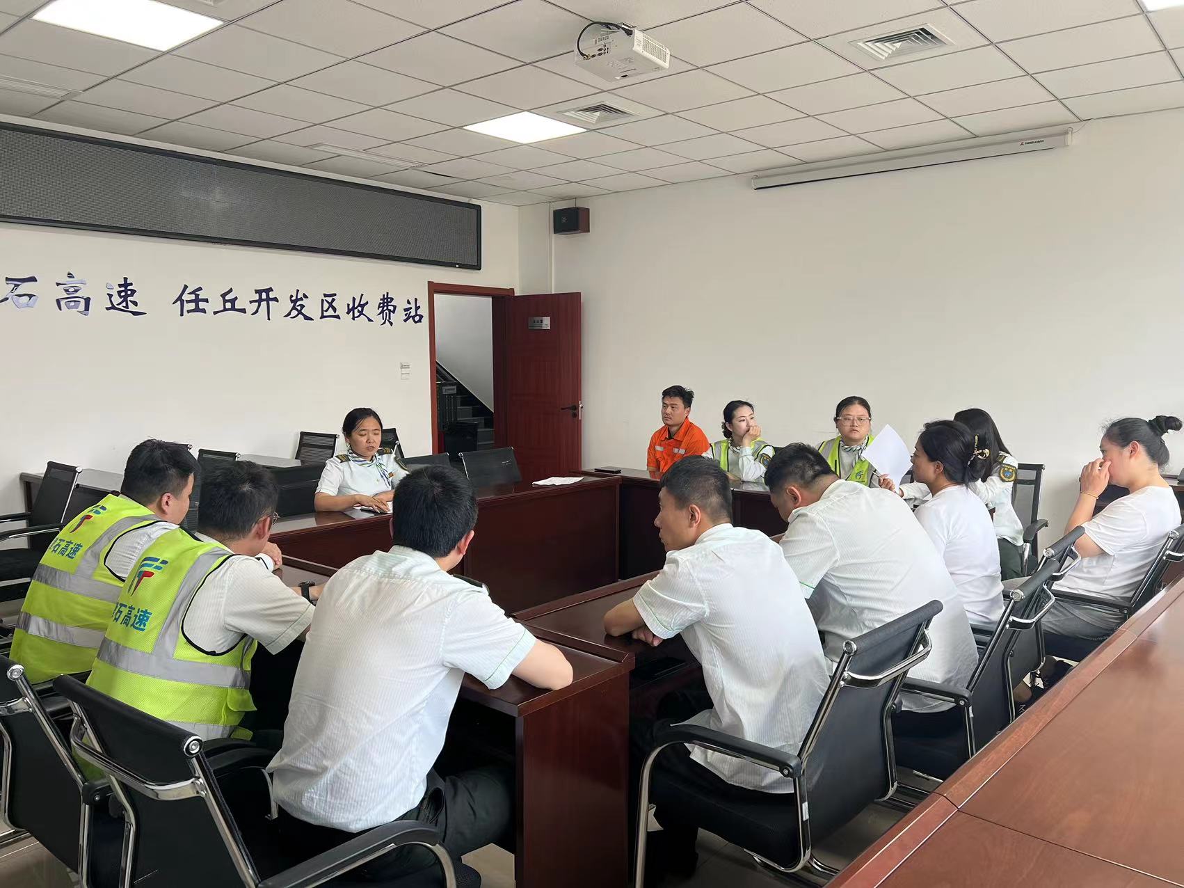 管委会.jpg 管委会.jpg