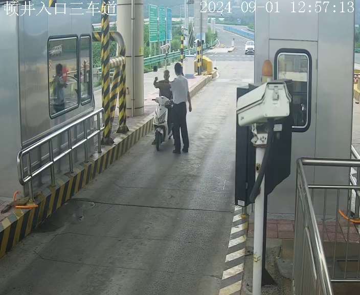 顿井入口三车道 (服务器)_001_2024-09-01-12-57-14.jpg