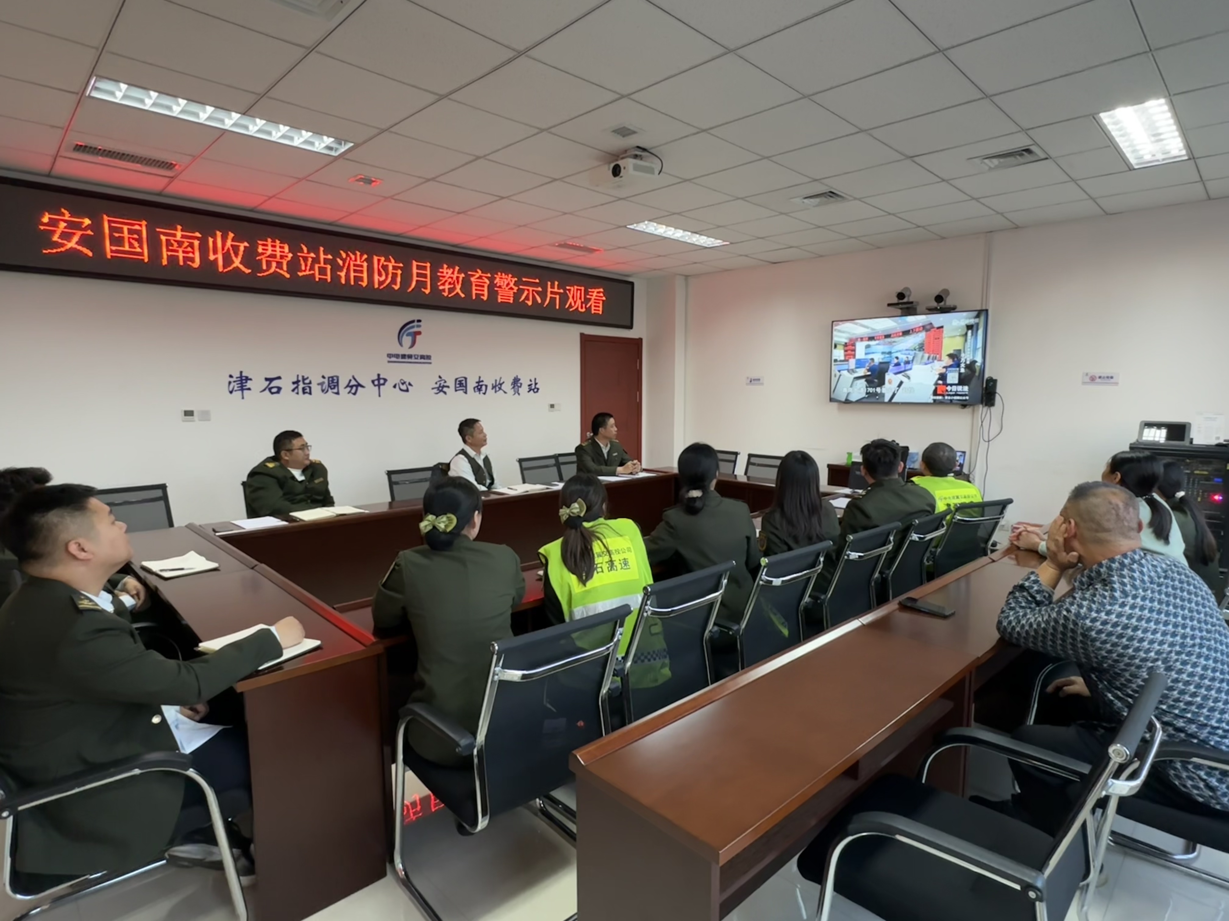 E:\用户\I\Desktop\aeece81cfbedc42768f3726c7dc282c.jpg
