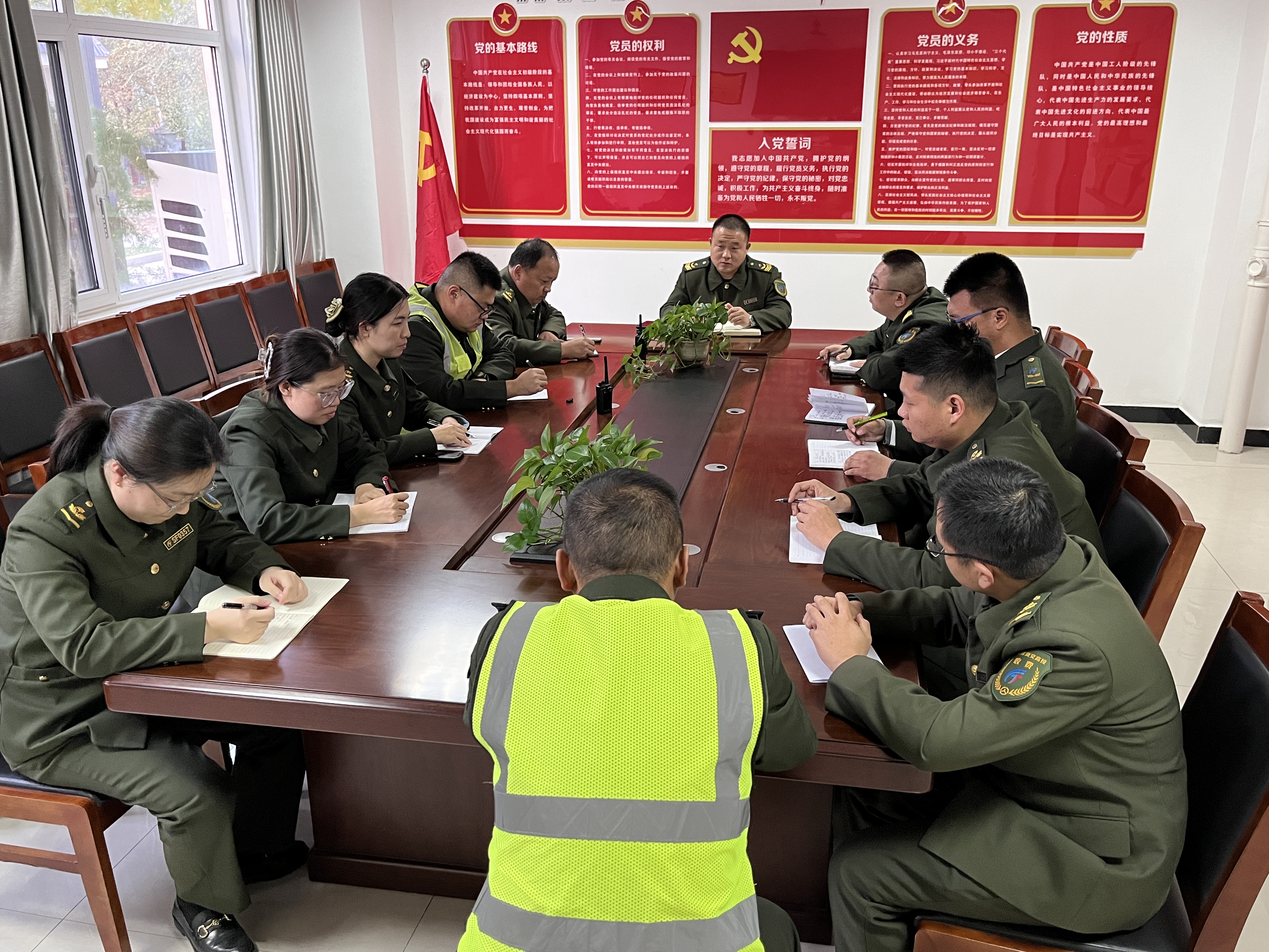10.29安全生产例会照片1.jpg