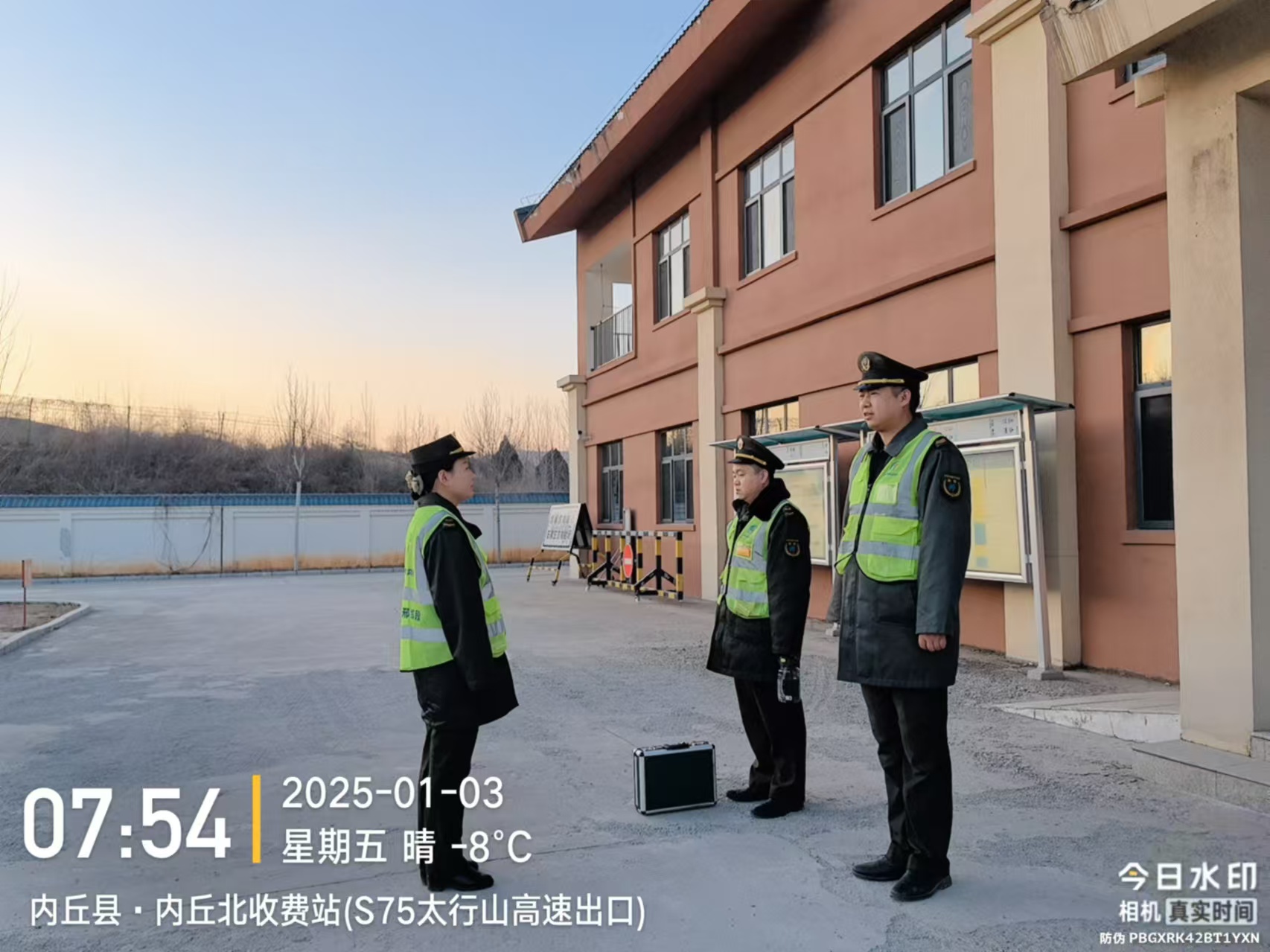 c9356821ed77fbf25a5618aa5e8fb4c.jpg
