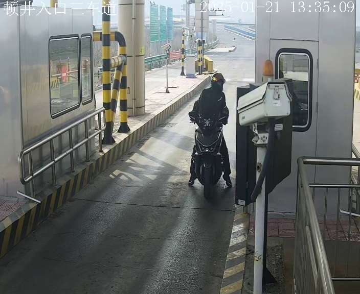 顿井入口三车道 (服务器)_001_2025-01-21-13-35-10.jpg