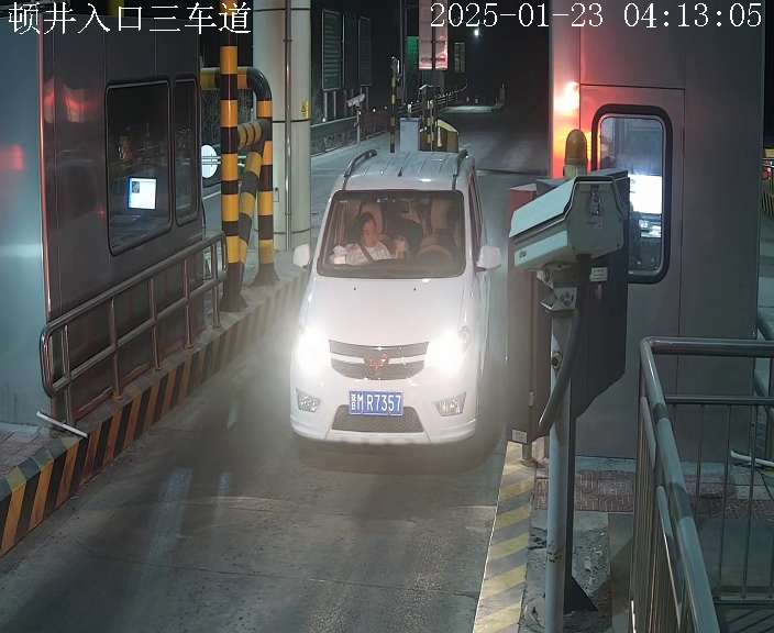 顿井入口三车道 (服务器)_001_2025-01-23-04-13-06.jpg