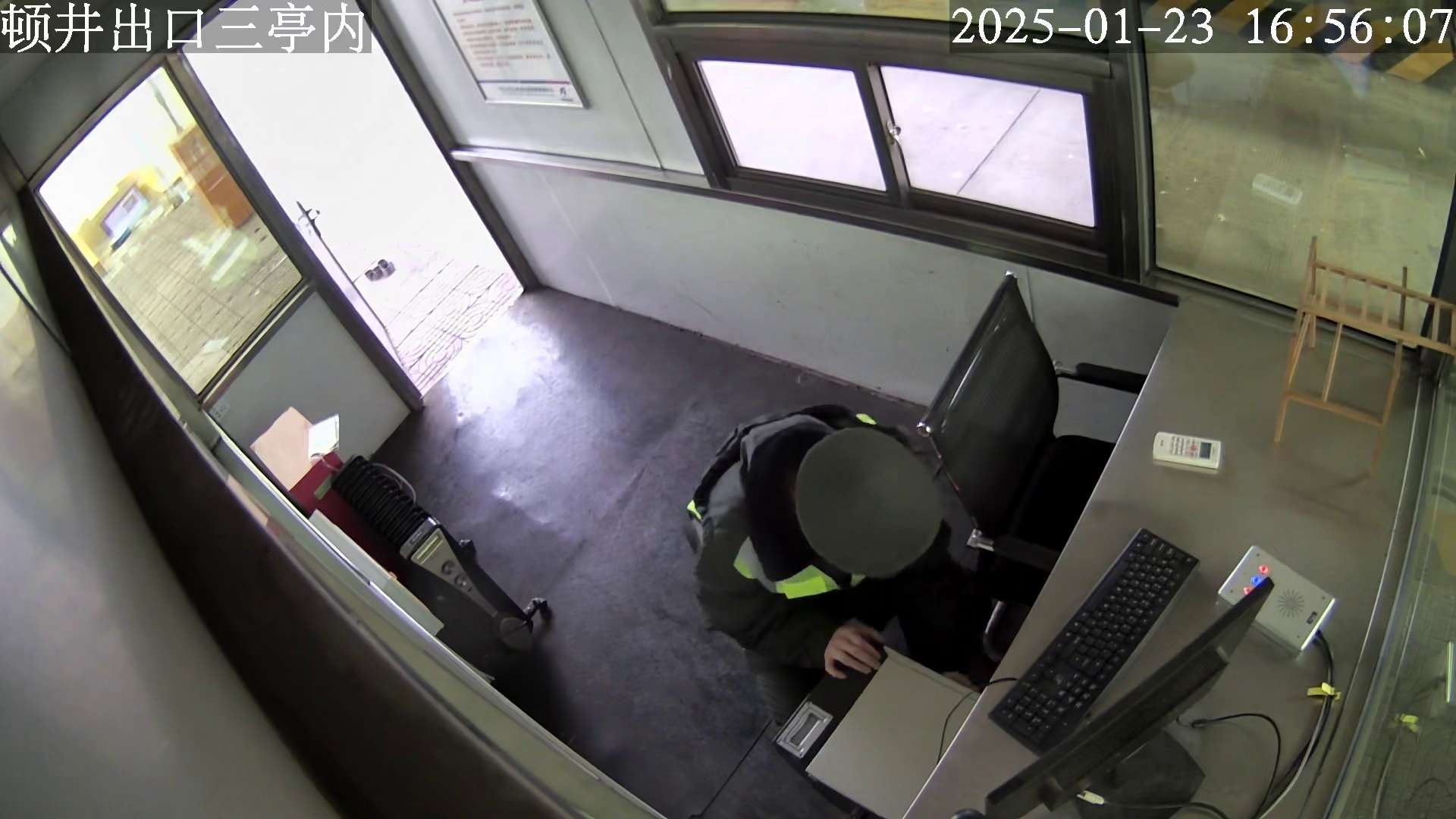 顿井出口三亭内 (服务器)_001_2025-01-24-08-56-07.jpg