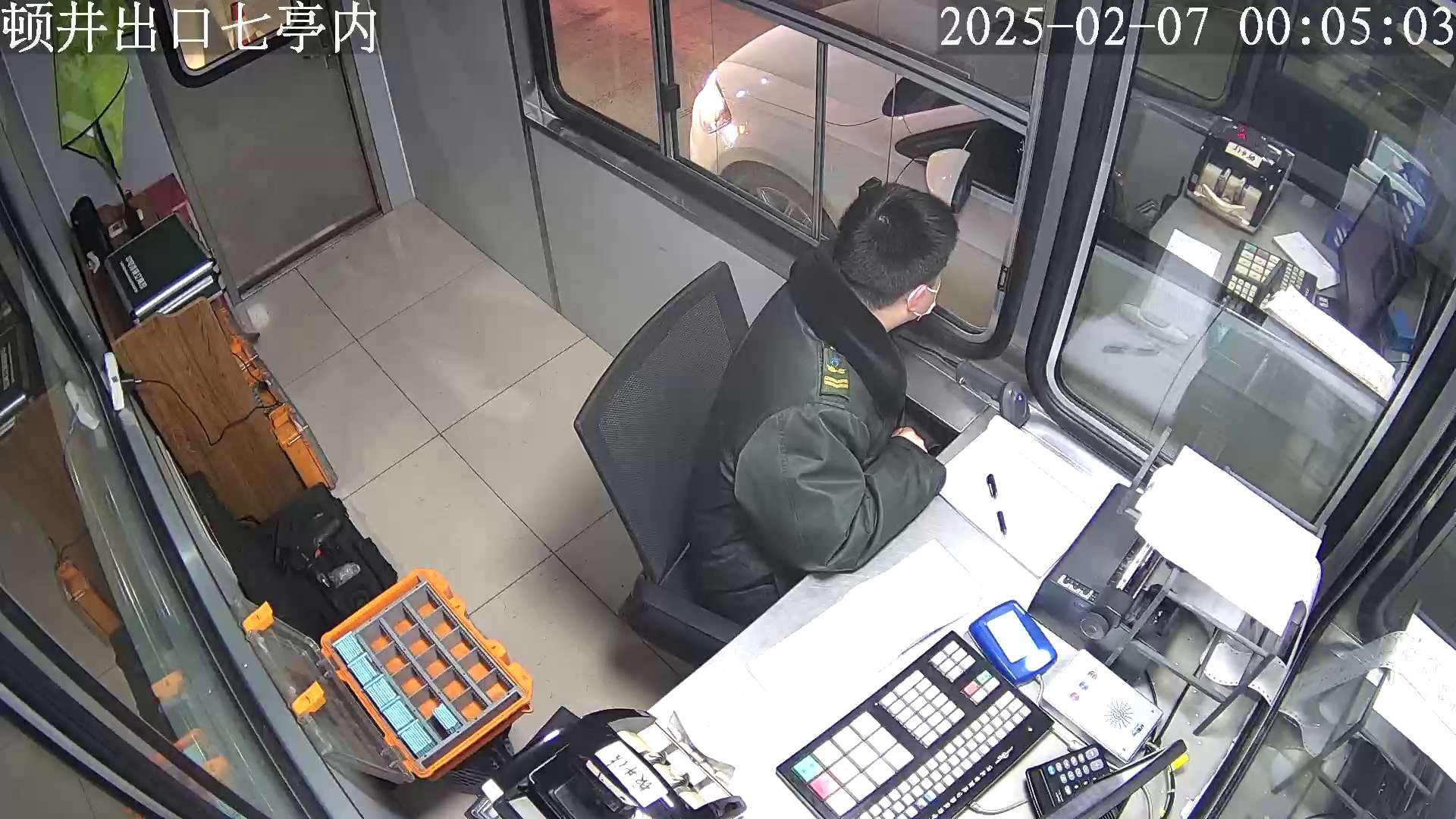 顿井出口七亭内 (服务器)_001_2025-02-07-00-05-03.jpg