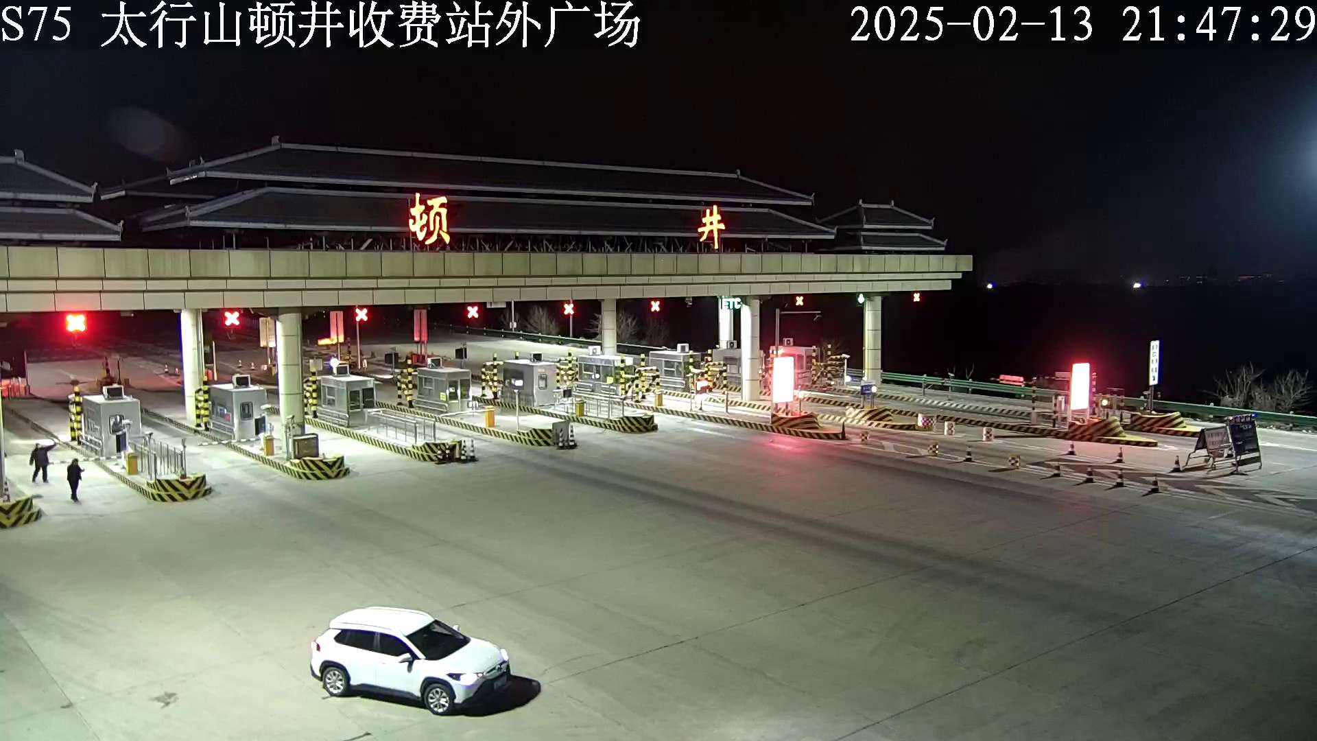 顿井外广场 (服务器)_001_2025-02-13-21-47-29.jpg