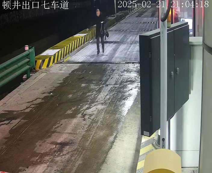 顿井出口七车道 (服务器)_001_2025-02-21-21-04-18.jpg 顿井出口七车道 (服务器)_001_2025-02-21-21-04-18.jpg