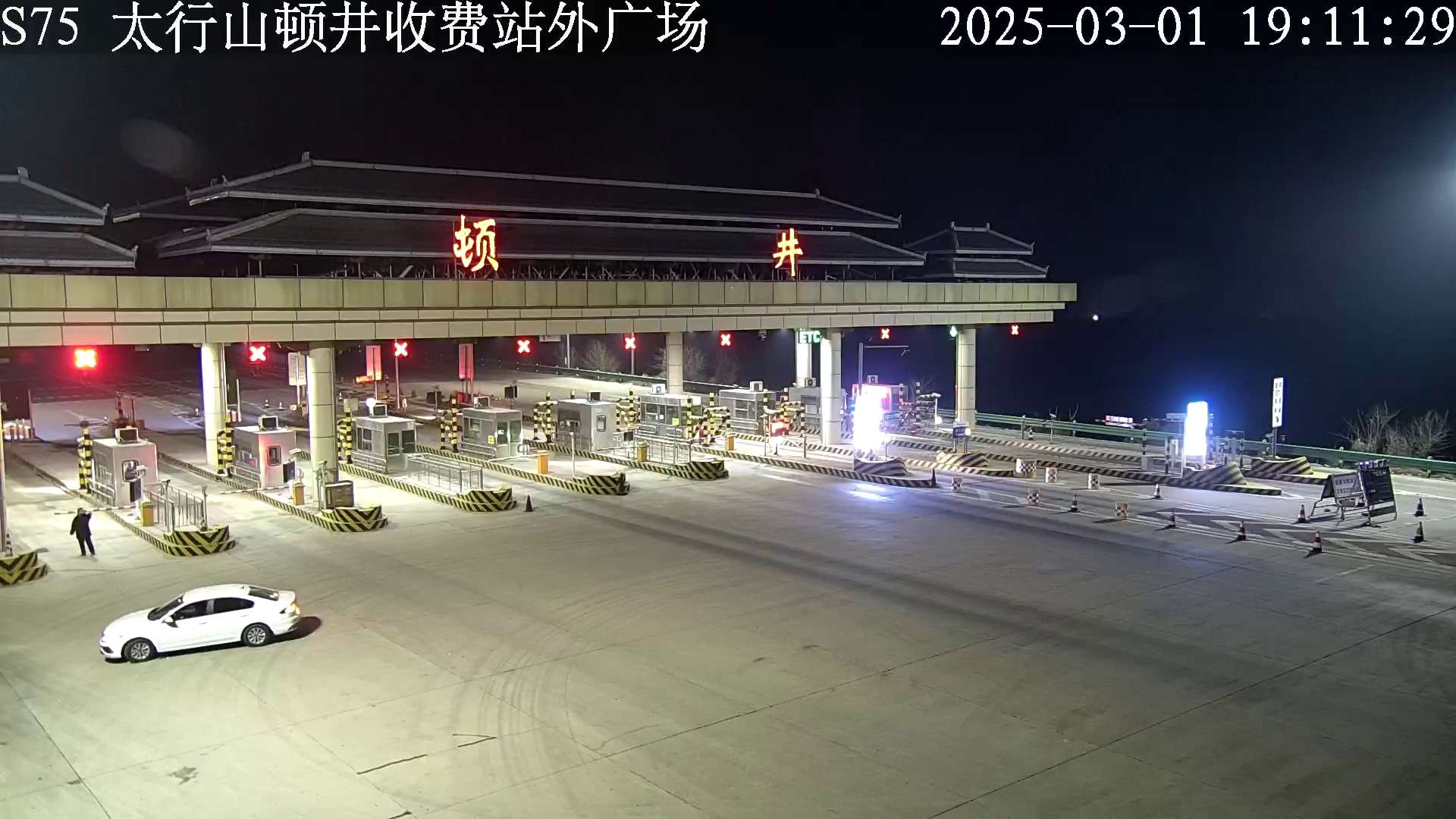 顿井外广场 (服务器)_001_2025-03-01-19-11-29.jpg