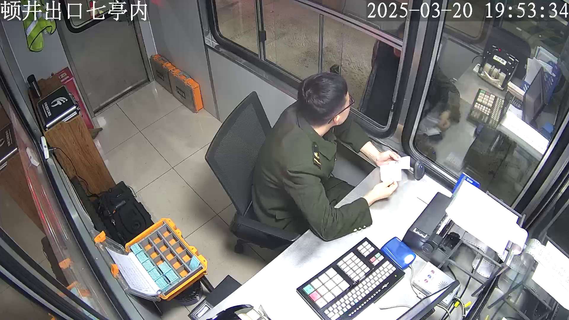 顿井出口七亭内 (服务器)_001_2025-03-20-19-53-34.jpg 顿井出口七亭内 (服务器)_001_2025-03-20-19-53-34.jpg