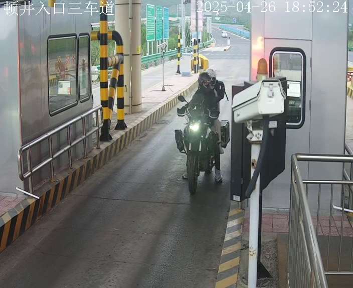 顿井入口三车道 (服务器)_001_2025-04-26-18-52-24.jpg