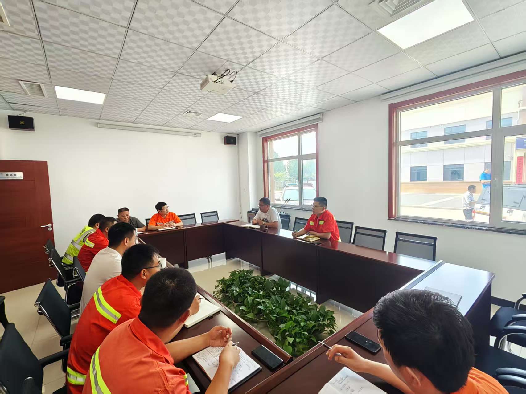 端午节期间安全保通保畅部署会.jpg