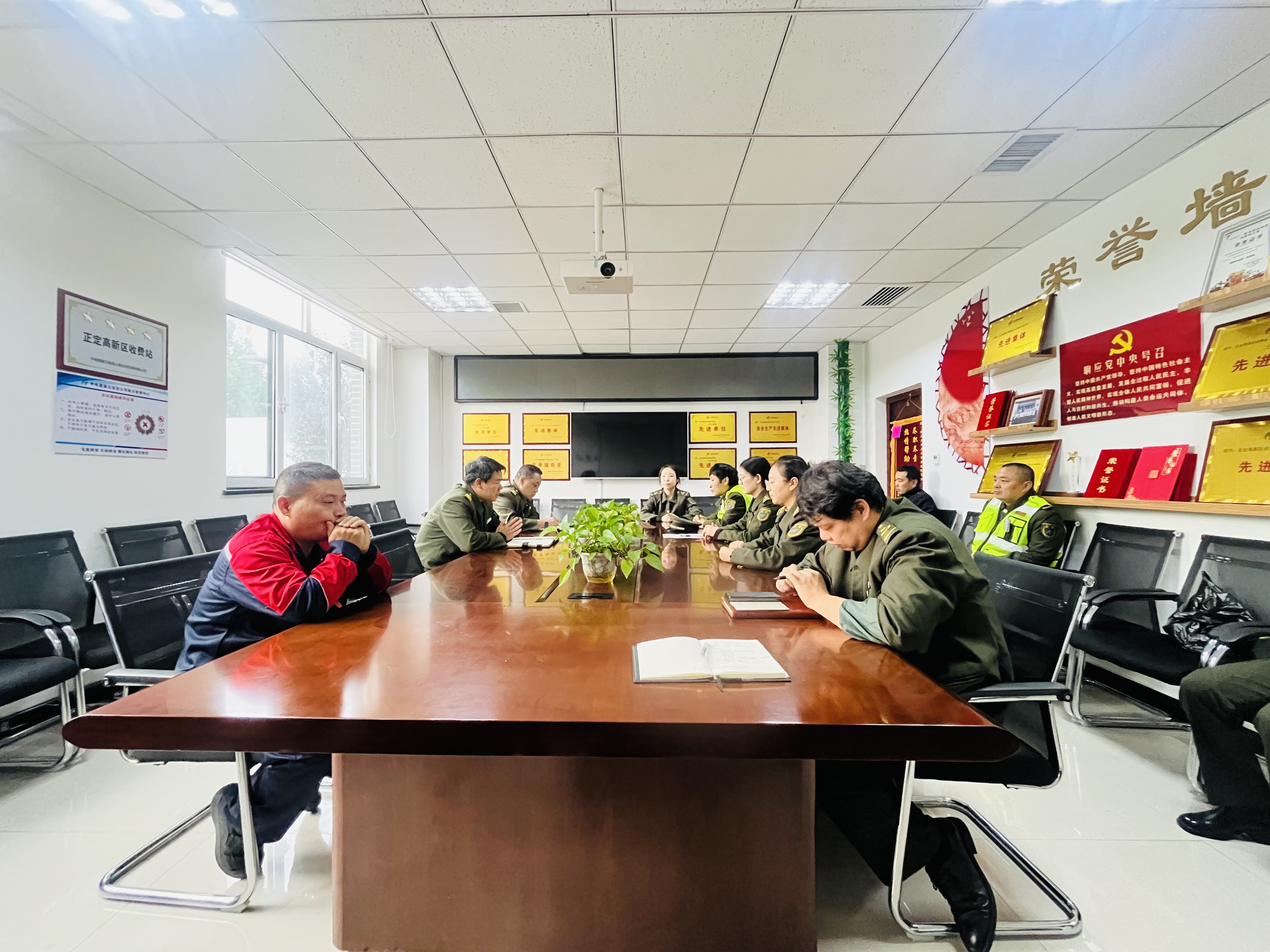 微信图片_2025-10-24_071303_942.jpg 微信图片_2025-10-24_071303_942.jpg
