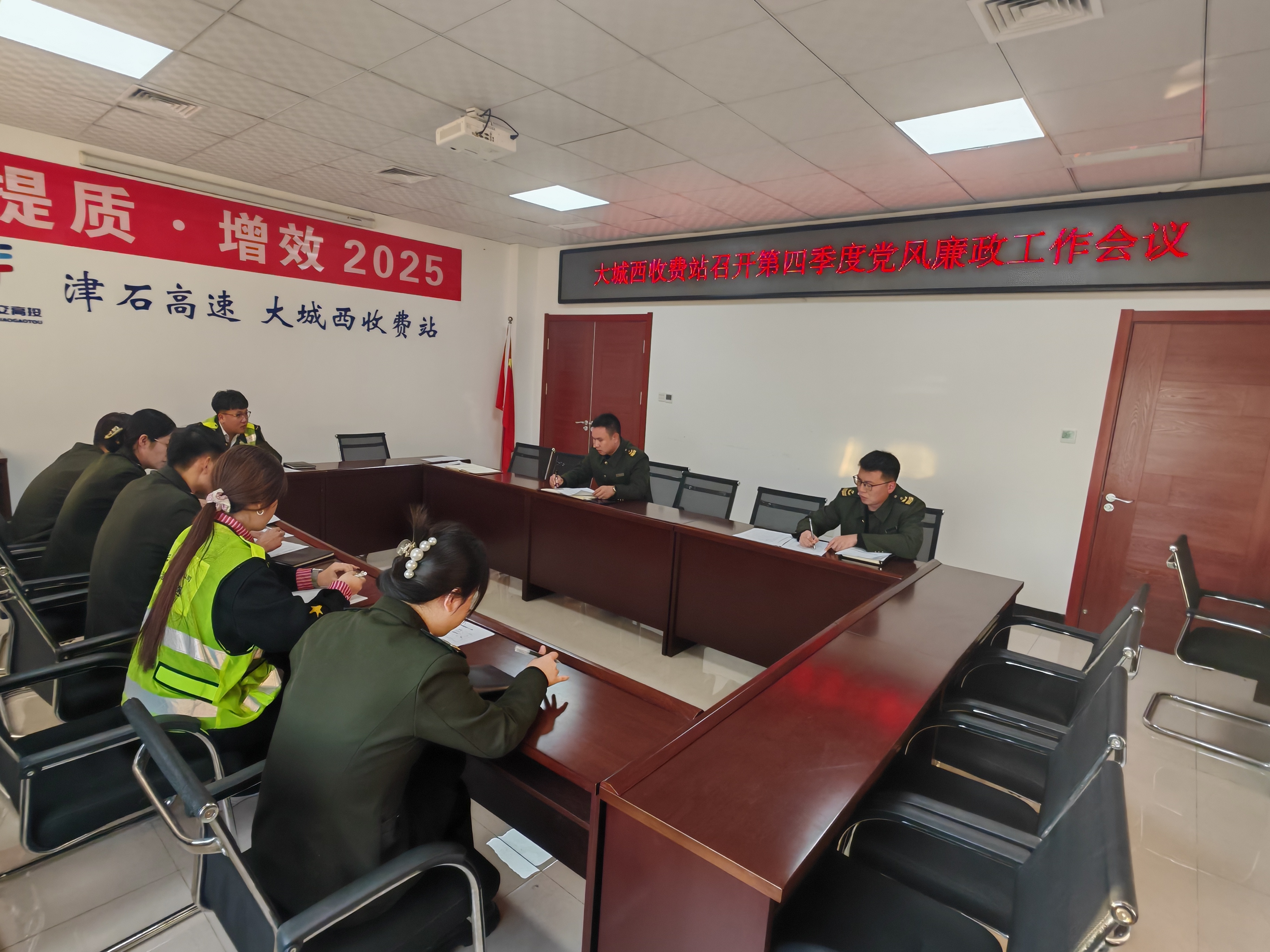 330a93b390744f71e88542ff28481704.jpg 330a93b390744f71e88542ff28481704.jpg