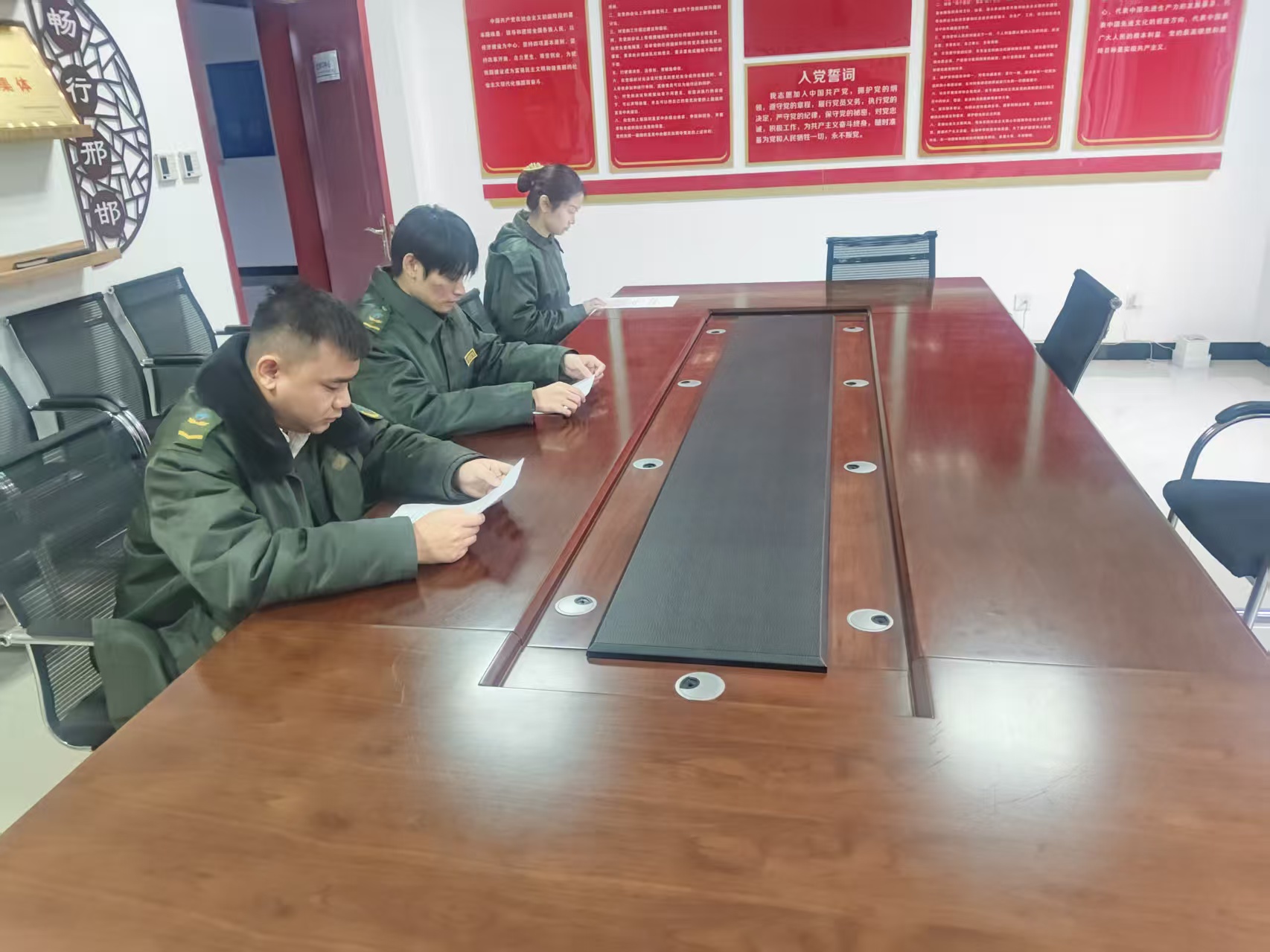 一班组.jpg 一班组.jpg