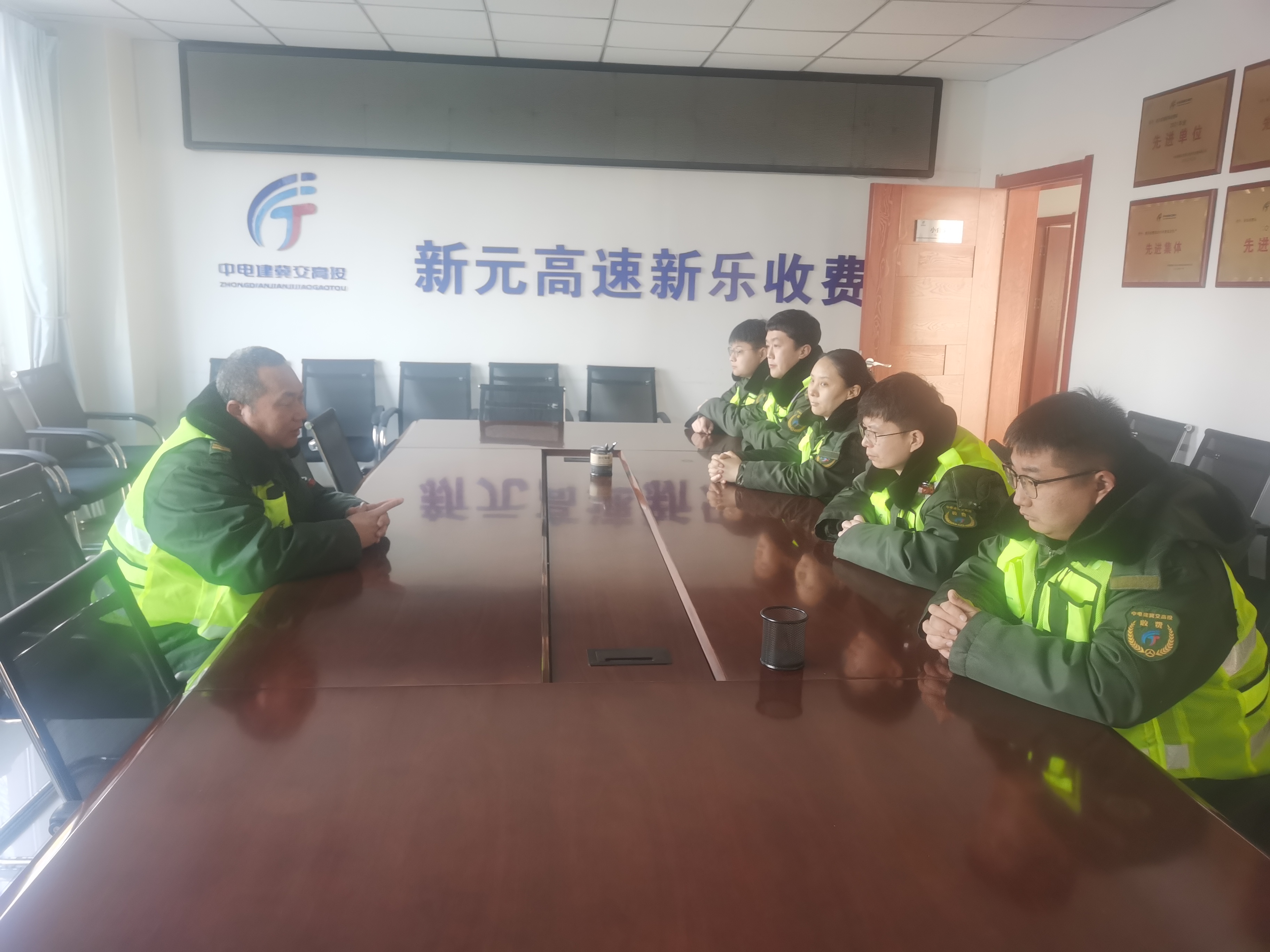 9ac3a31a57a6207292caaa58c8c737c.jpg