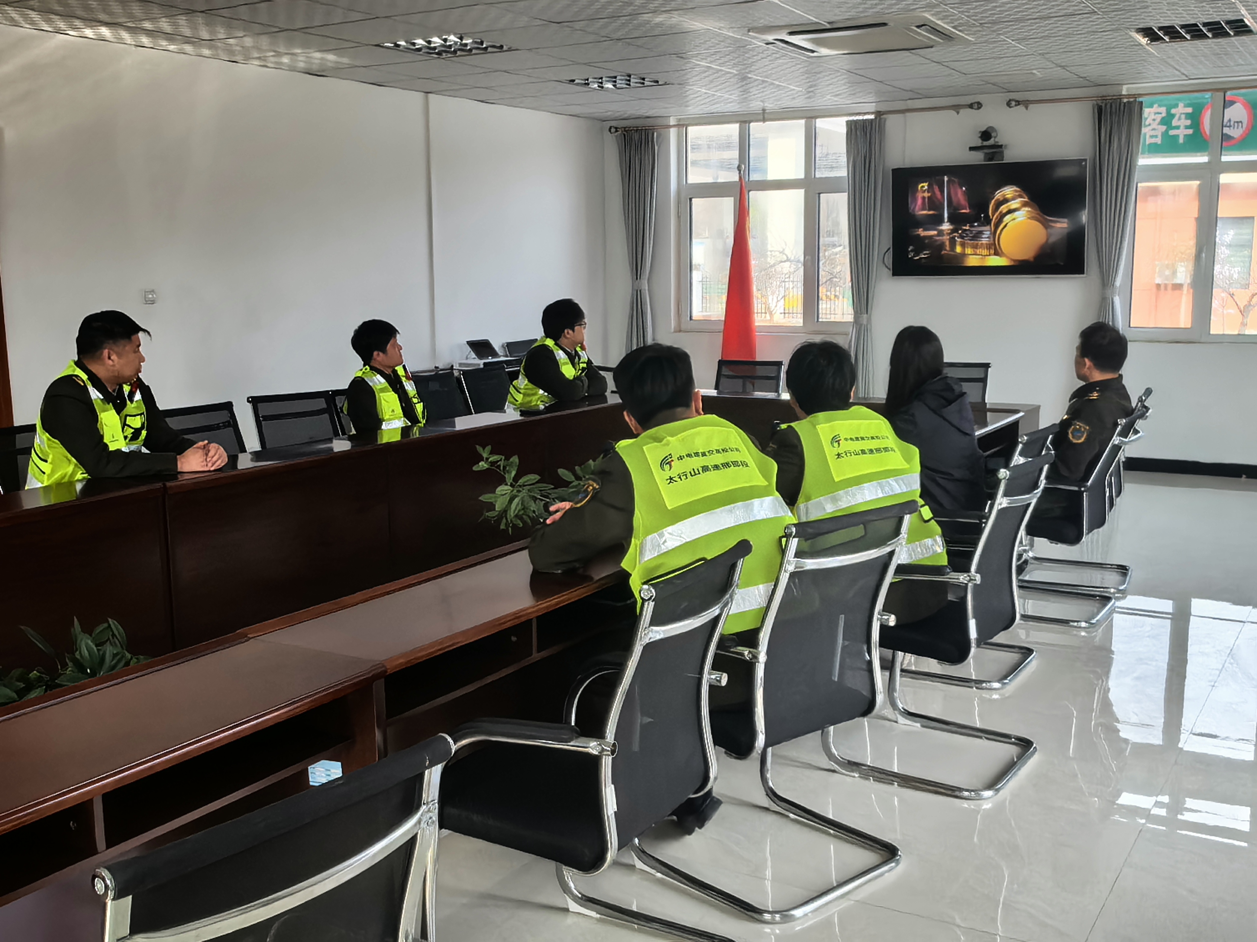 深挖考企吃企的国企蛀虫硕鼠.jpg 深挖考企吃企的国企蛀虫硕鼠.jpg