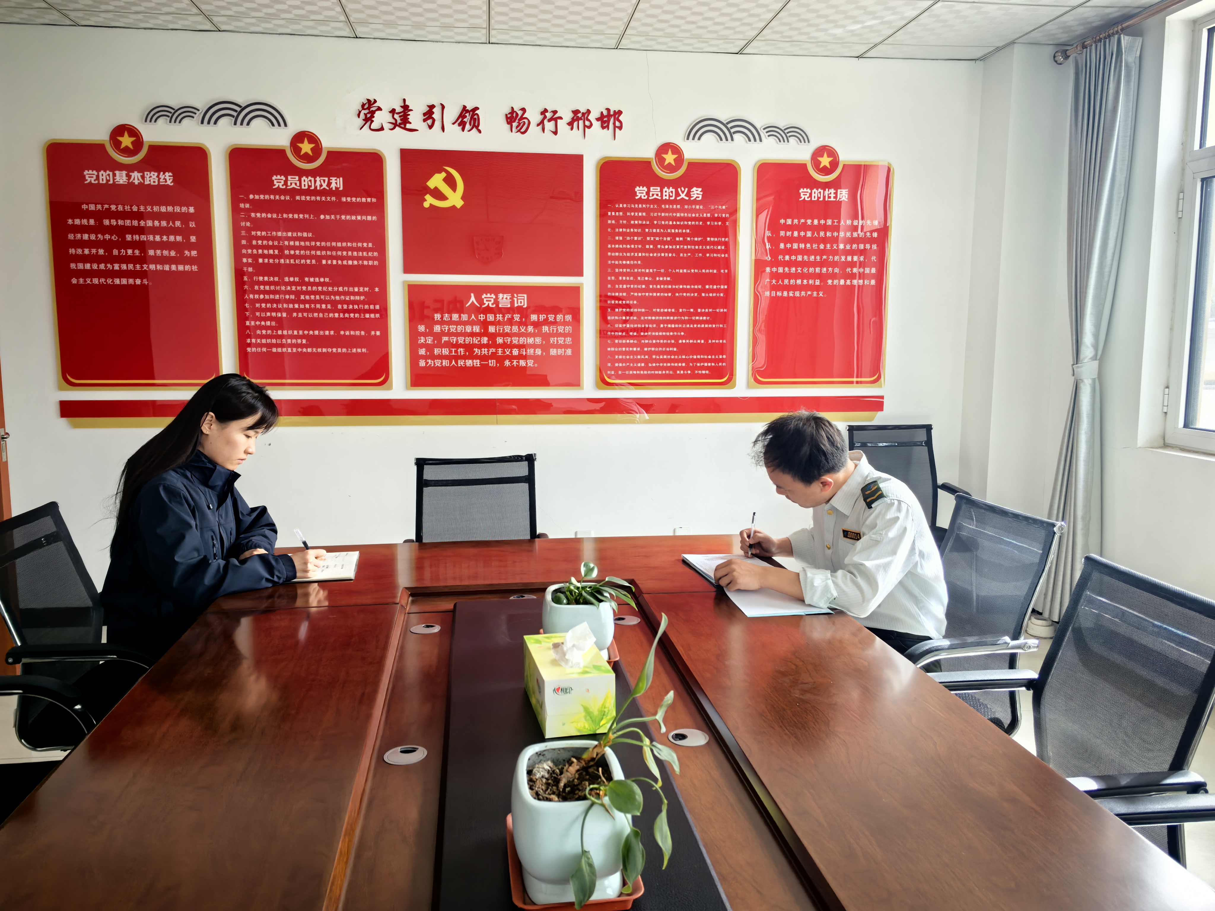 内丘北收费站开展清明节前公车规范使用教育培训-2.jpg 内丘北收费站开展清明节前公车规范使用教育培训-2.jpg