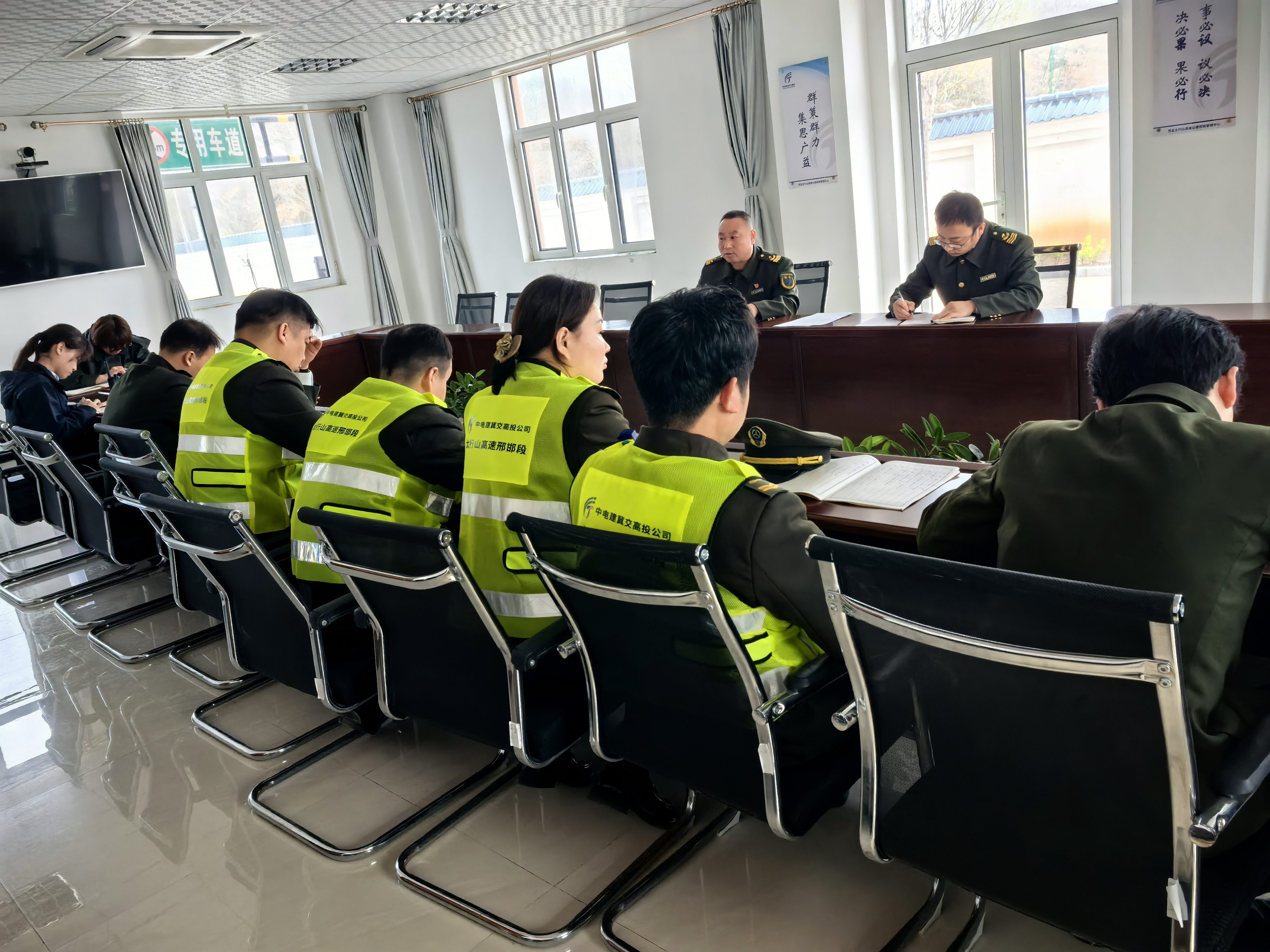 聚焦网络安全 严控风险防线——内丘北收费站开展防护培训.jpg