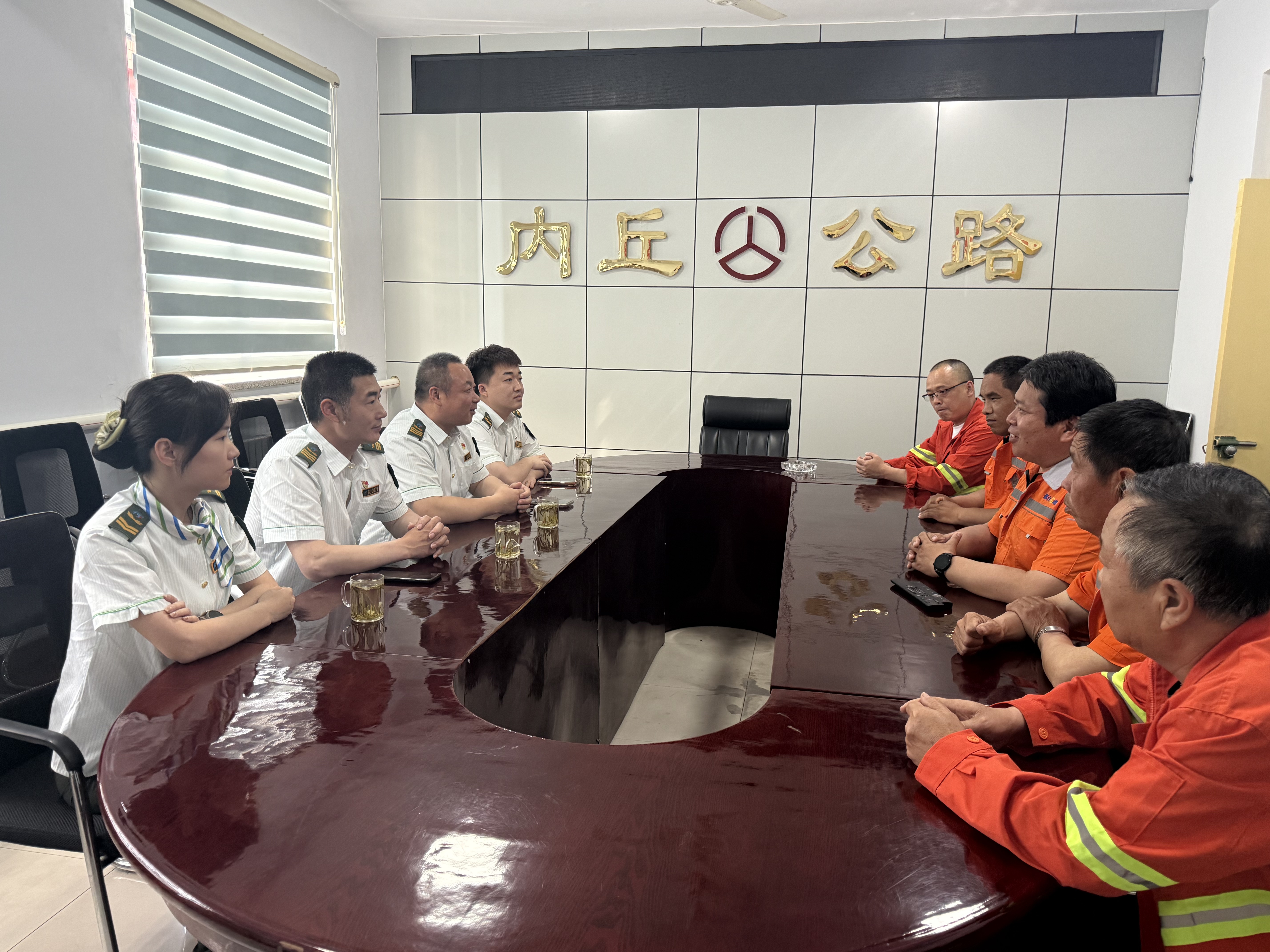 以支部共建为纽带 跨界走访探路情——内丘北、扁鹊收费站主动对接地方公路部门共谋引流增收.jpg
