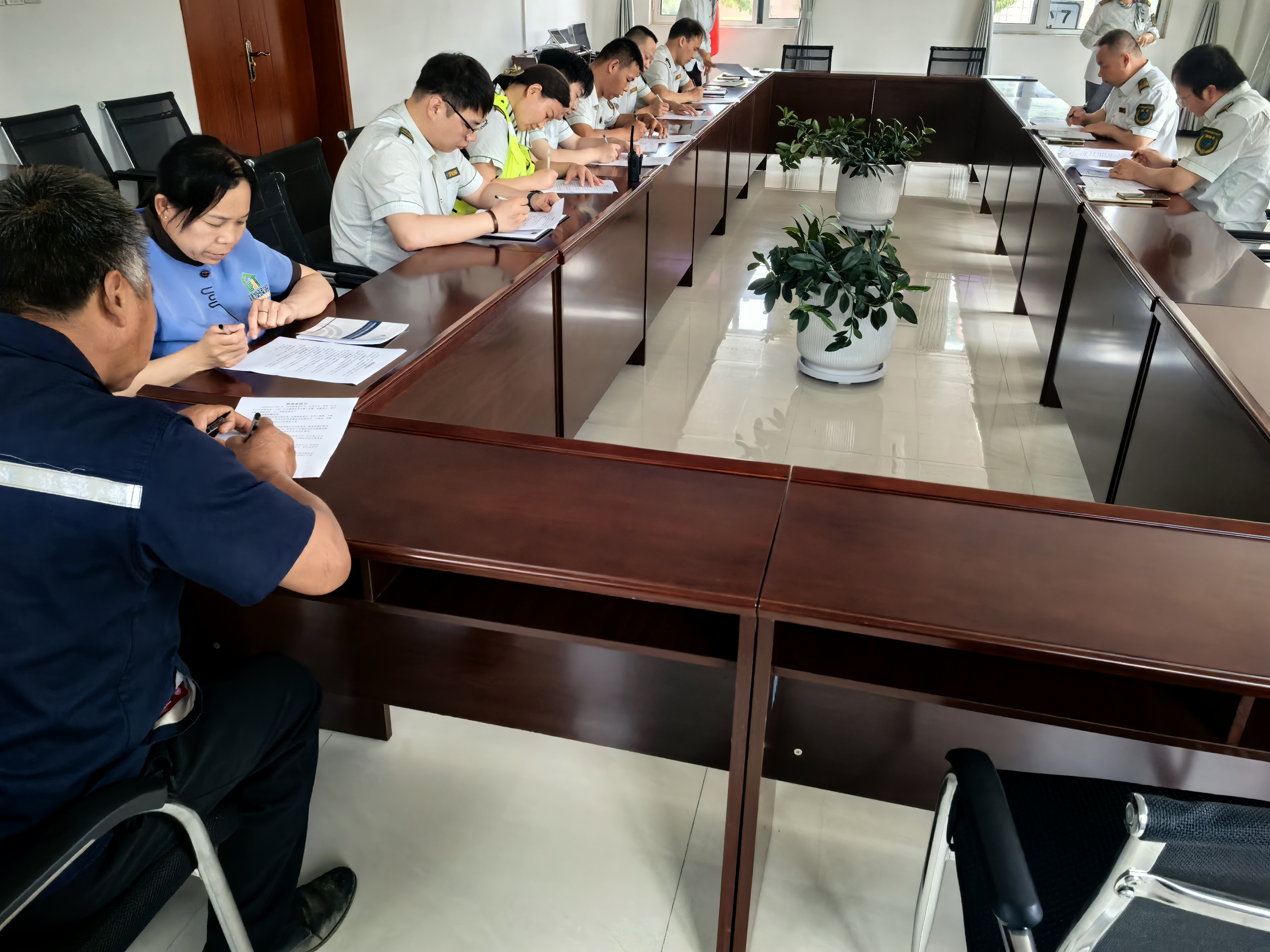 全员承诺 共拒毒品——内丘北收费站组织签订禁毒承诺书.jpg