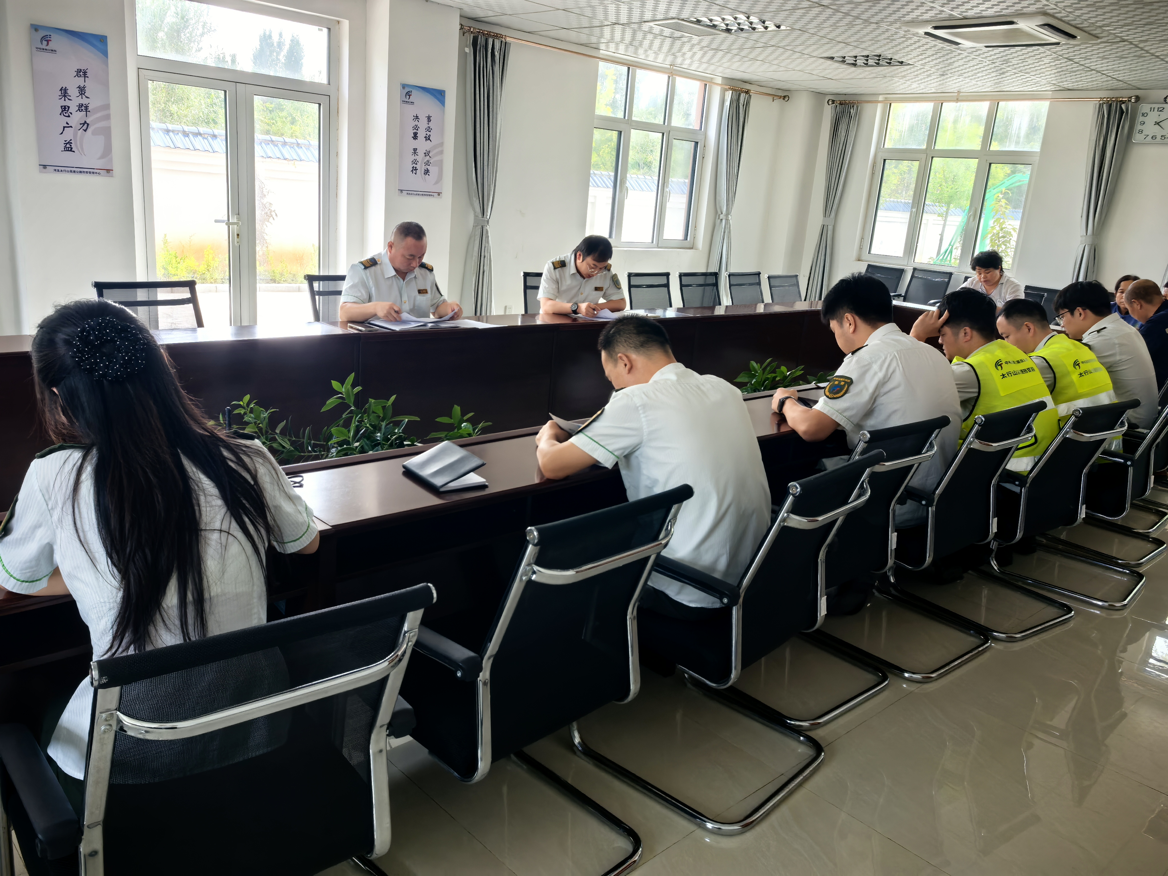 深学细悟文化思想 凝心聚力勇担使命——内丘北党支部开展专题党课学习活动.jpg
