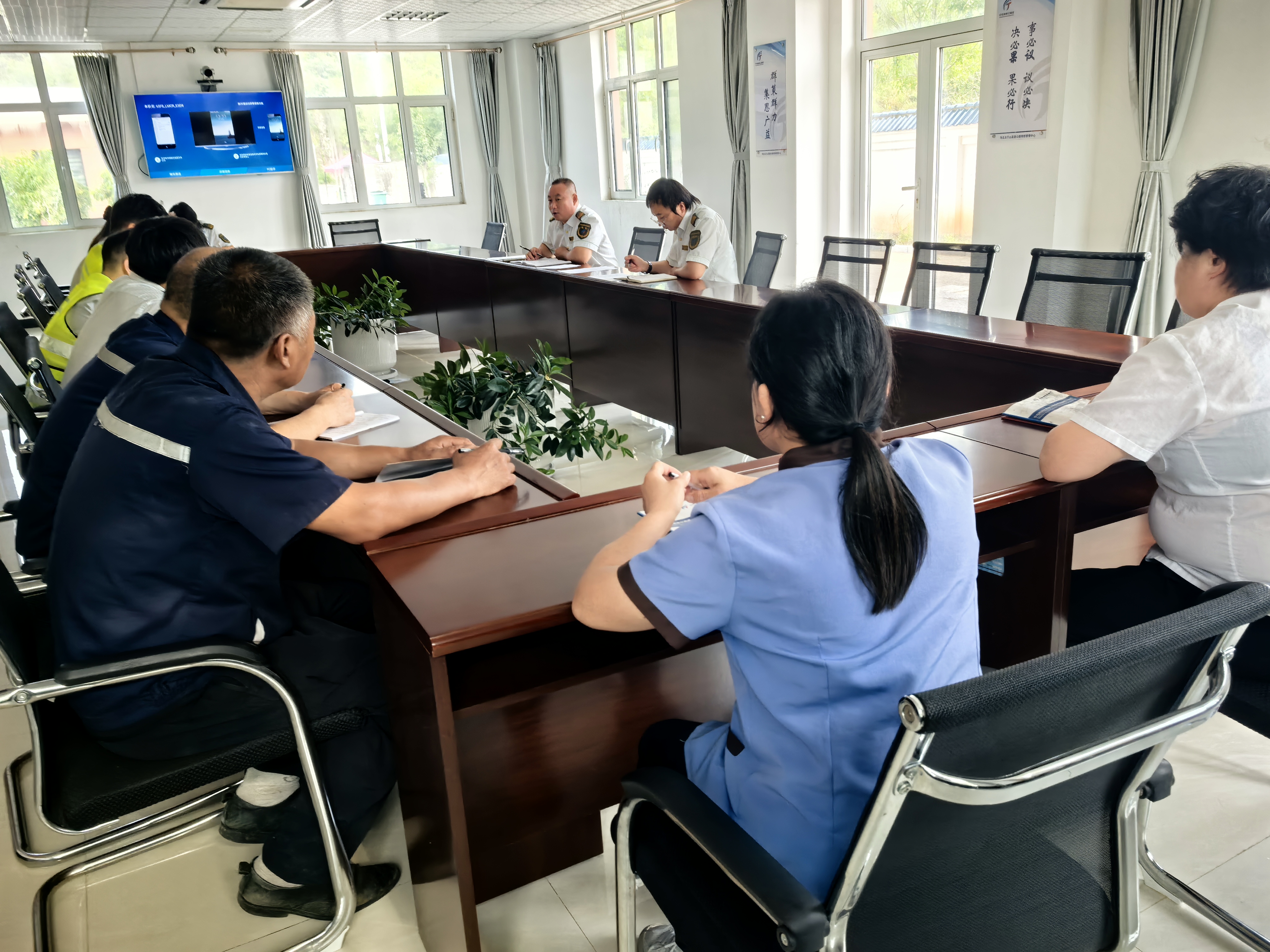 刚性落实“三书一函”制度,内丘北收费站织密安全生产责任.jpg 刚性落实“三书一函”制度,内丘北收费站织密安全生产责任.jpg